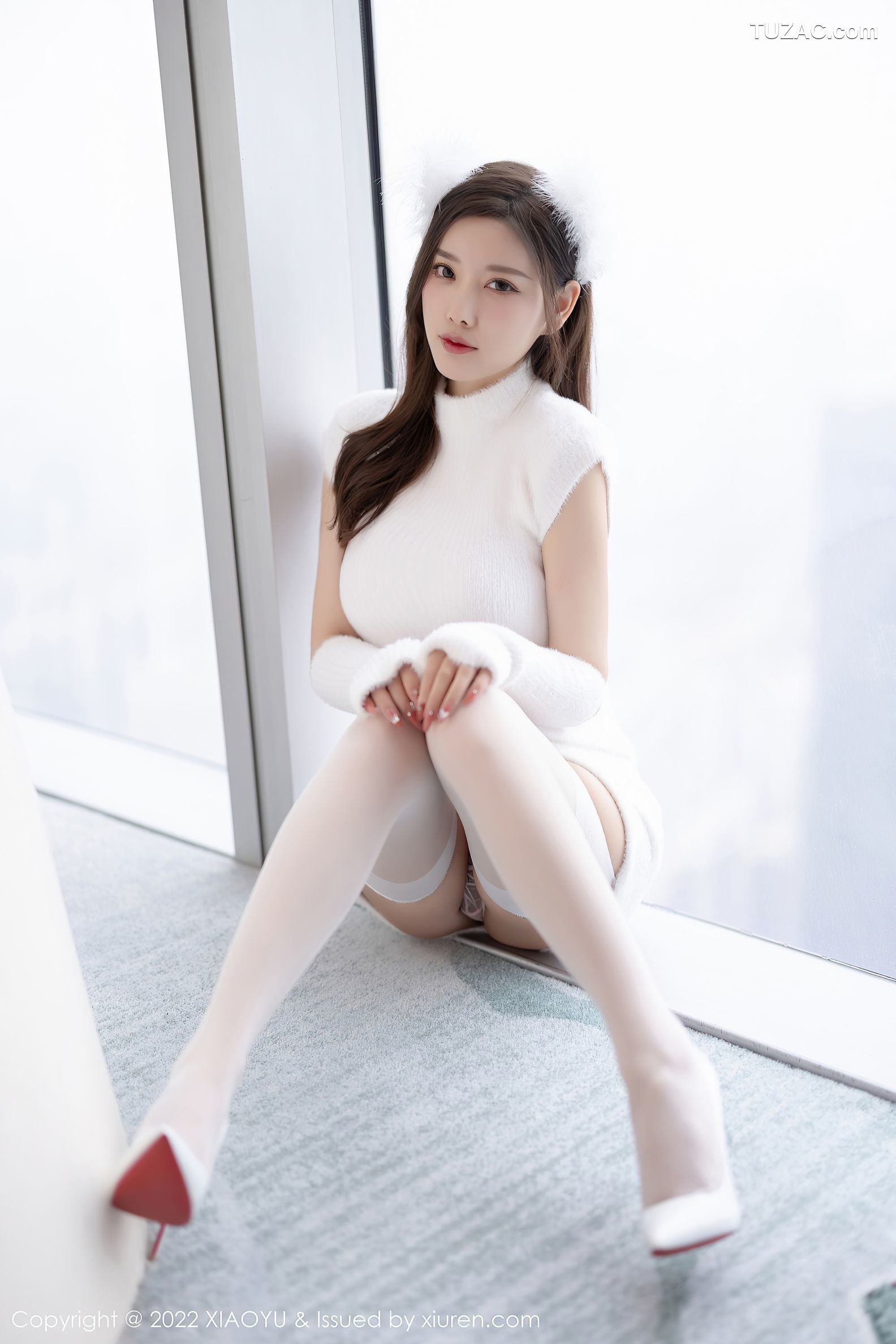 XiaoYu语画界-777-杨晨晨Yome-白色收身服饰白丝吊带袜-2022.05.13