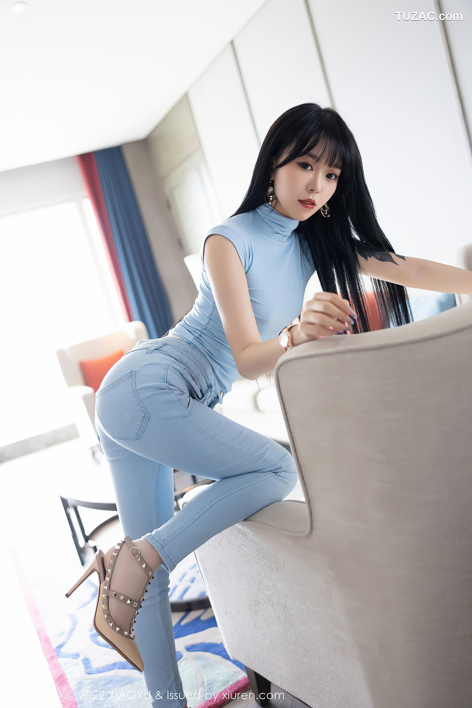 XiaoYu语画界-797-奶瓶.-蓝色收身衣蓝色牛仔裤肉丝-2022.06.13