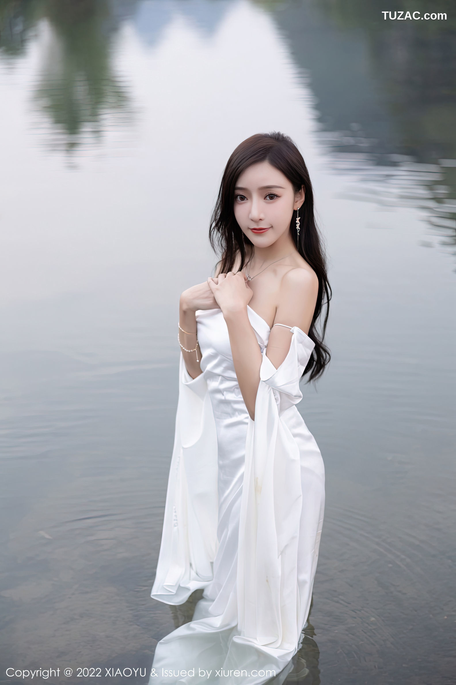 XiaoYu语画界-884-王馨瑶Yanni-杭州旅拍户外白色蕾丝内衣白色丝袜-2022.10.18