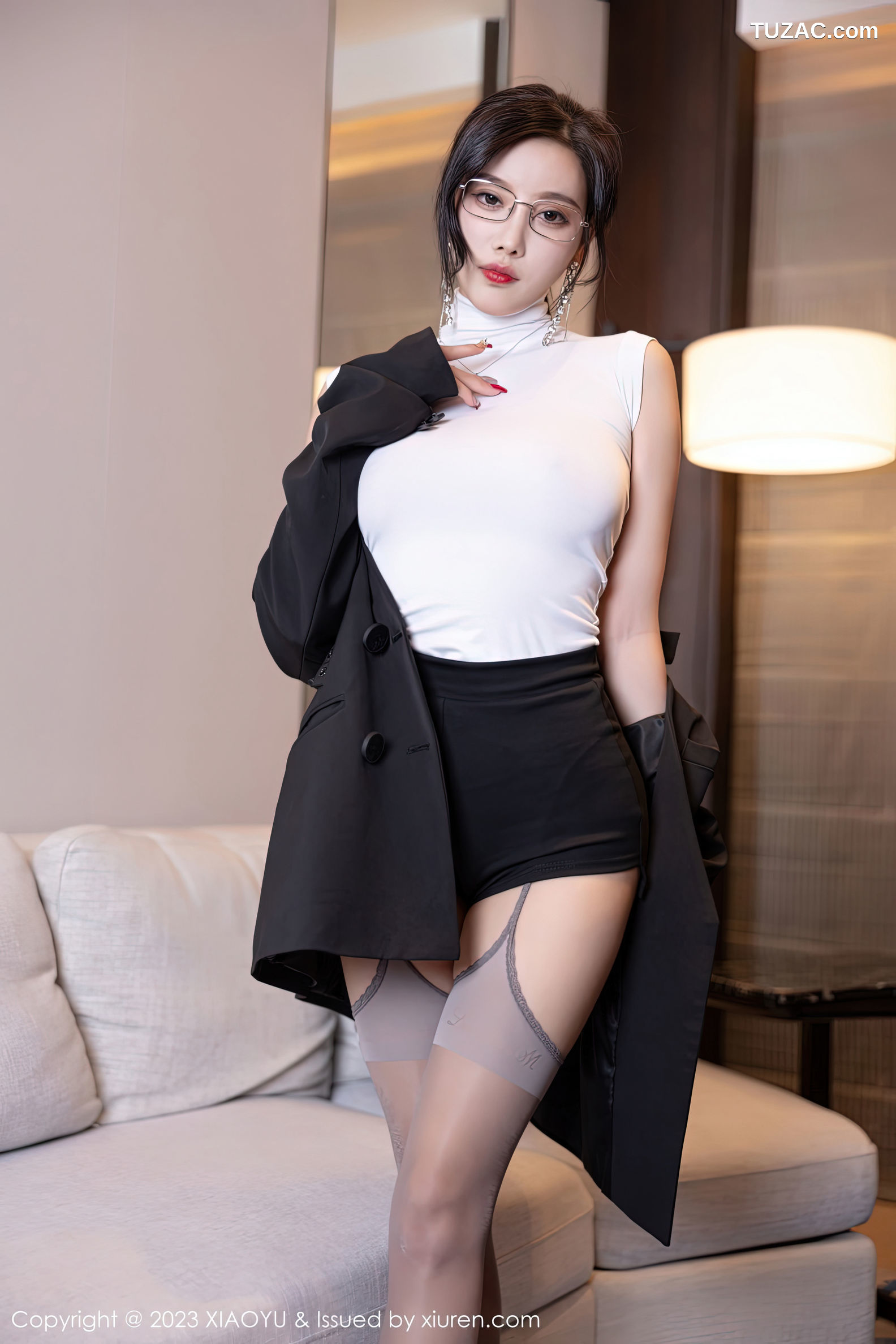 XiaoYu语画界-951-杨晨晨Yome-白色半透紧身衣灰丝吊带袜-2023.01.20