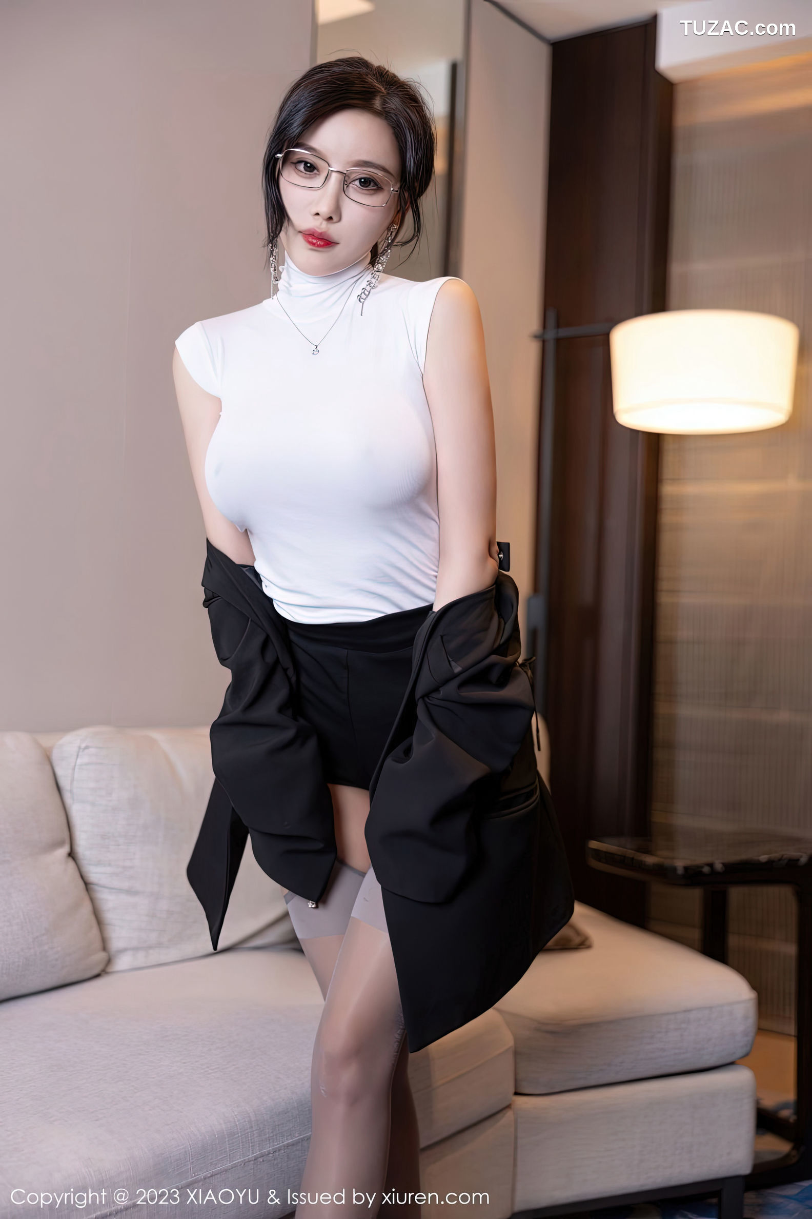 XiaoYu语画界-951-杨晨晨Yome-白色半透紧身衣灰丝吊带袜-2023.01.20
