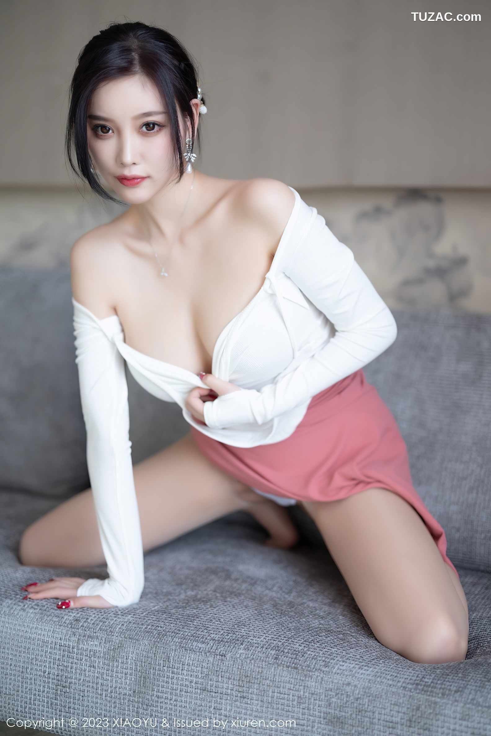 XiaoYu语画界-965-杨晨晨-白色上衣淡红长裙吊坠内衣-2023.02.14