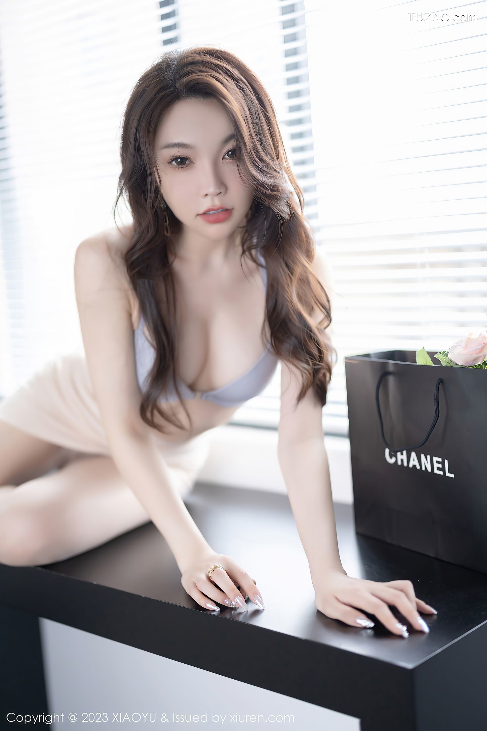 XiaoYu语画界-969-徐莉芝Booty-浅色上衣蓝色内衣超薄肉丝-2023.02.20
