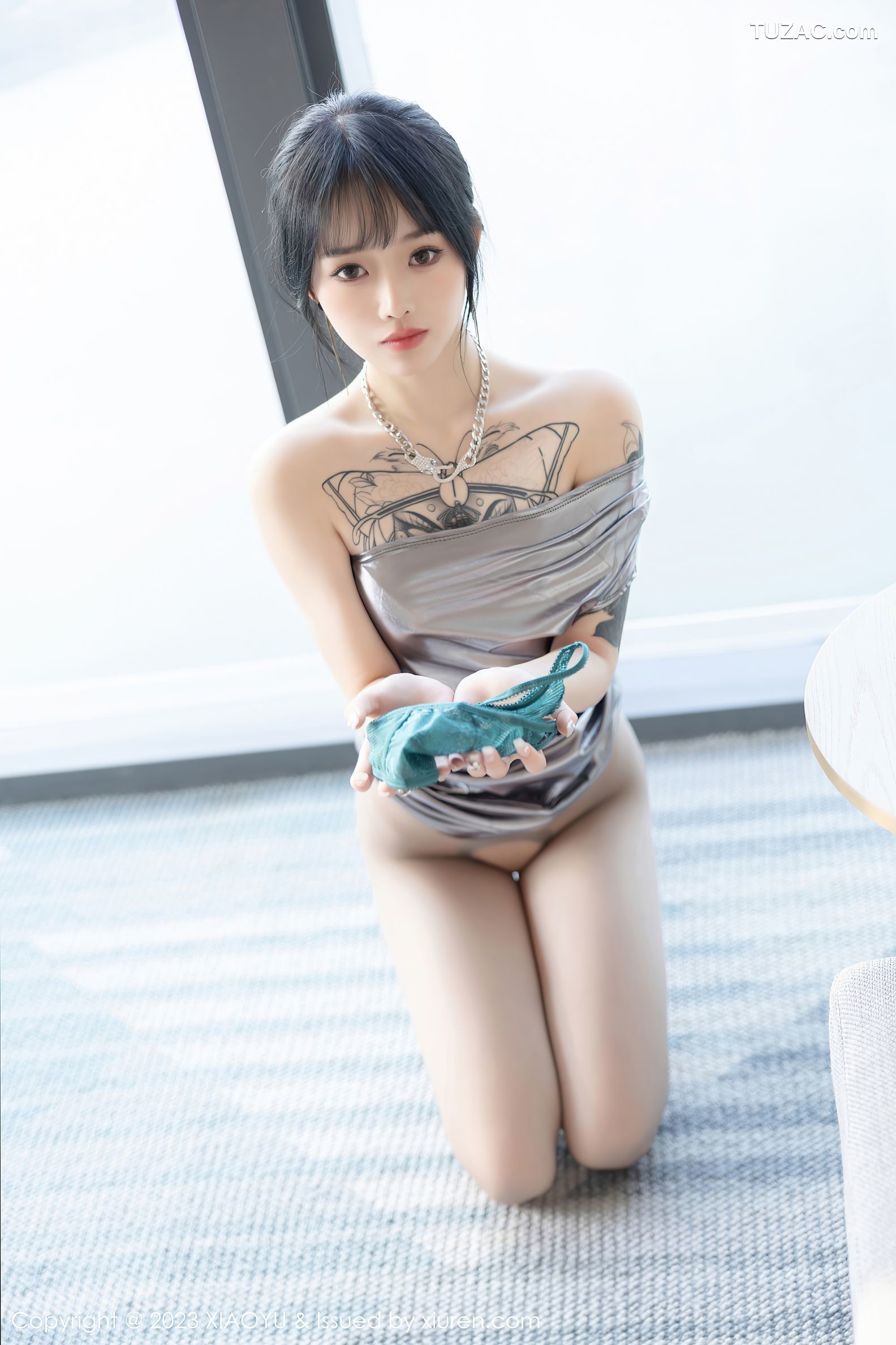 XiaoYu语画界-1037-奶瓶-银色露肩连衣短裙灰吊带睡衣-2023.05.29