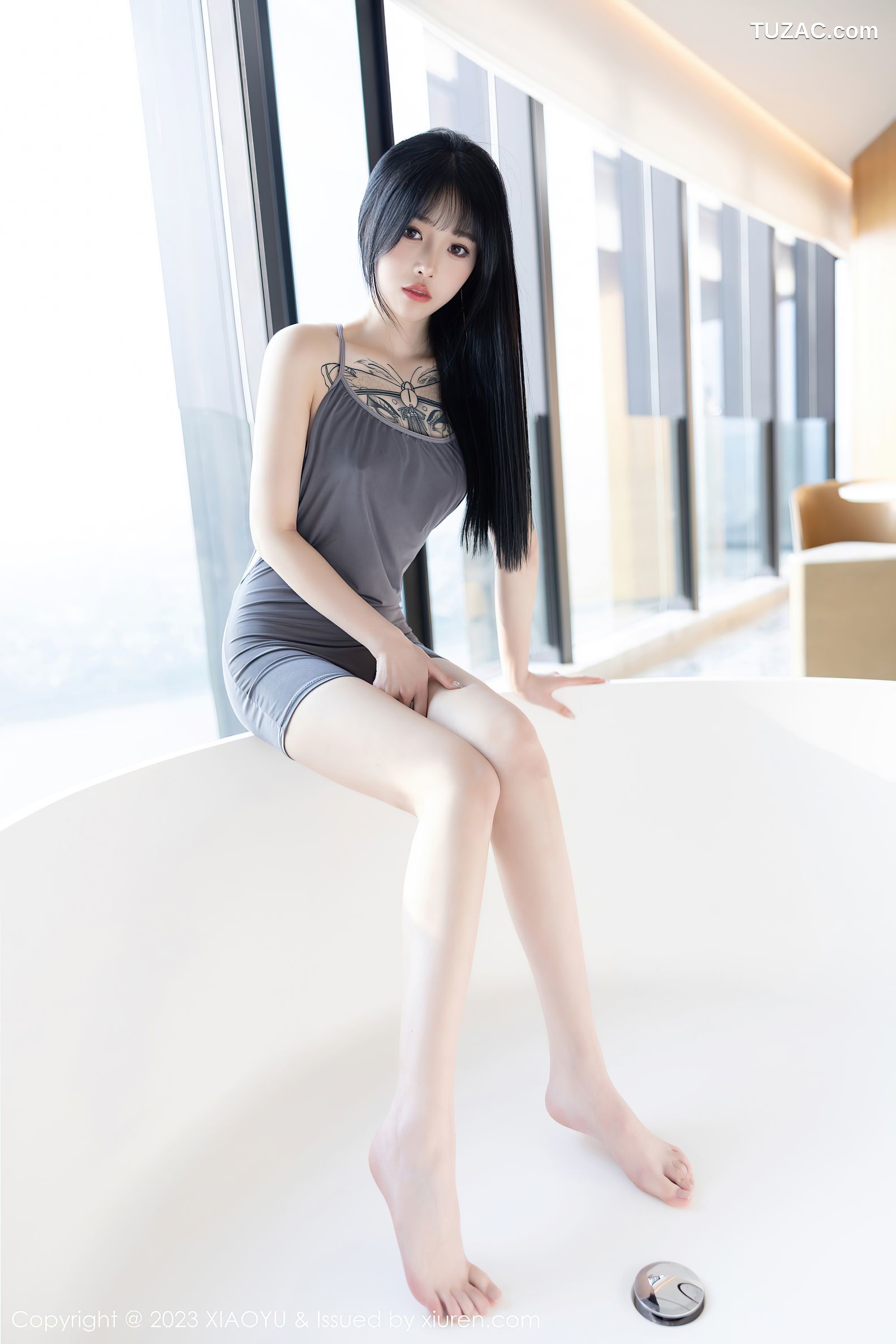 XiaoYu语画界-1037-奶瓶-银色露肩连衣短裙灰吊带睡衣-2023.05.29
