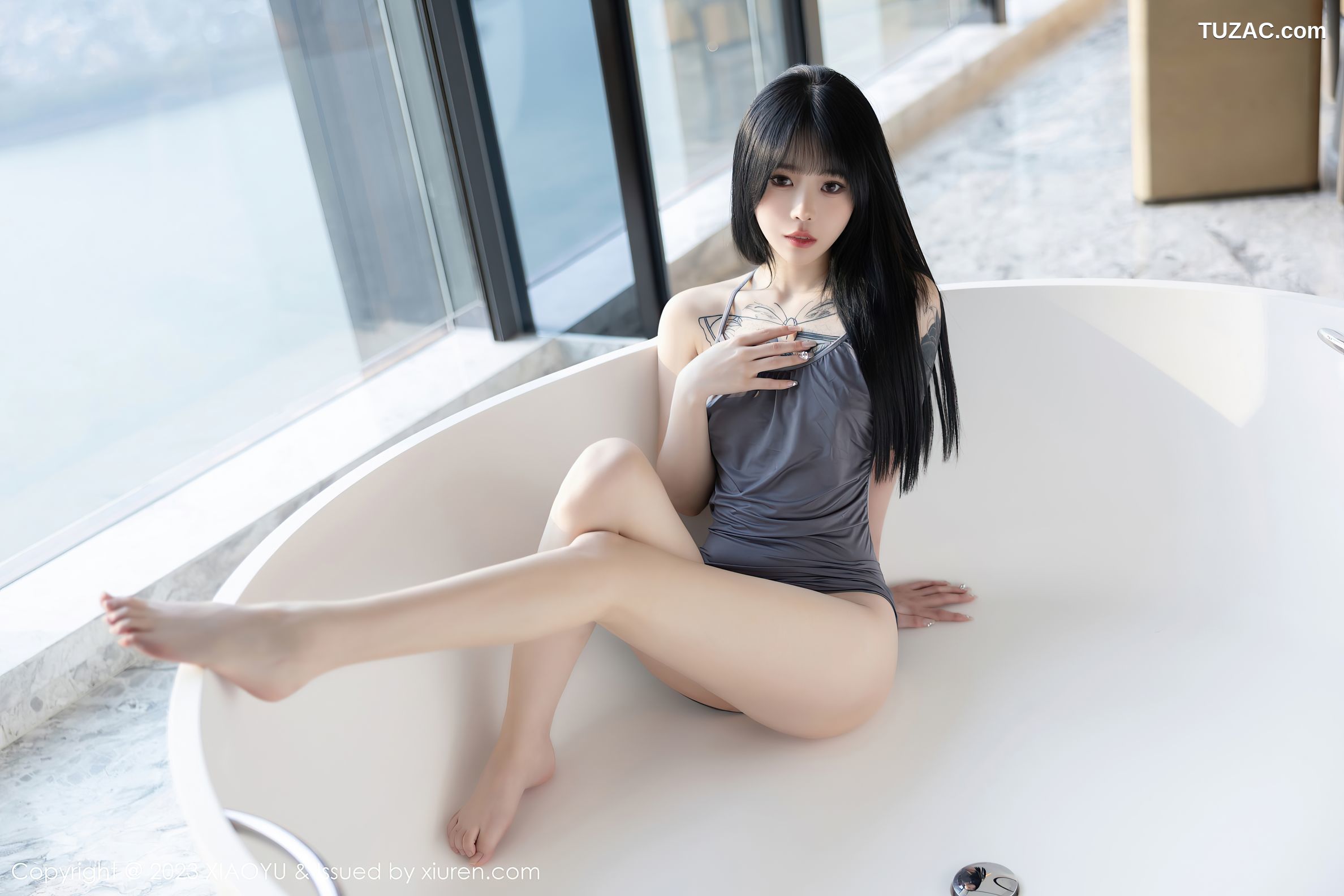 XiaoYu语画界-1037-奶瓶-银色露肩连衣短裙灰吊带睡衣-2023.05.29