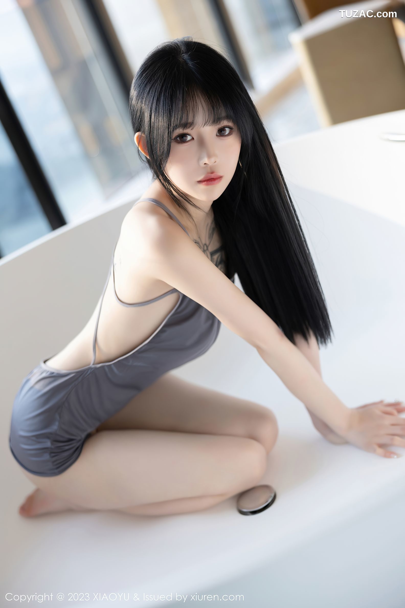 XiaoYu语画界-1037-奶瓶-银色露肩连衣短裙灰吊带睡衣-2023.05.29