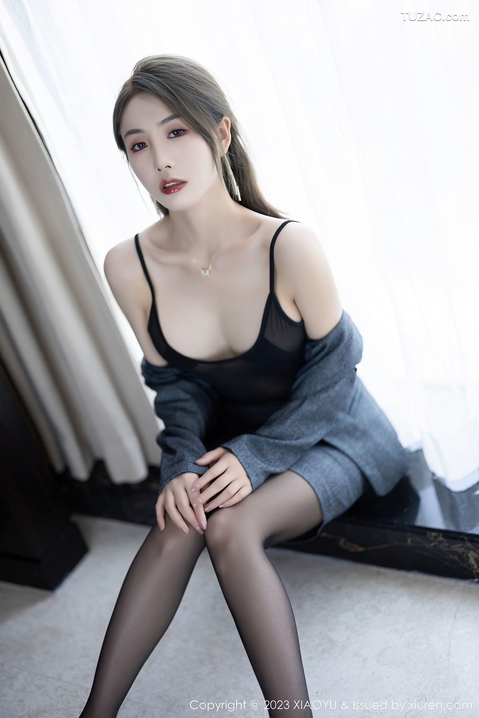 XiaoYu语画界-1042-苏苏阿-灰呢职业裙装黑透视吊带亵衣黑丝-2023.06.05