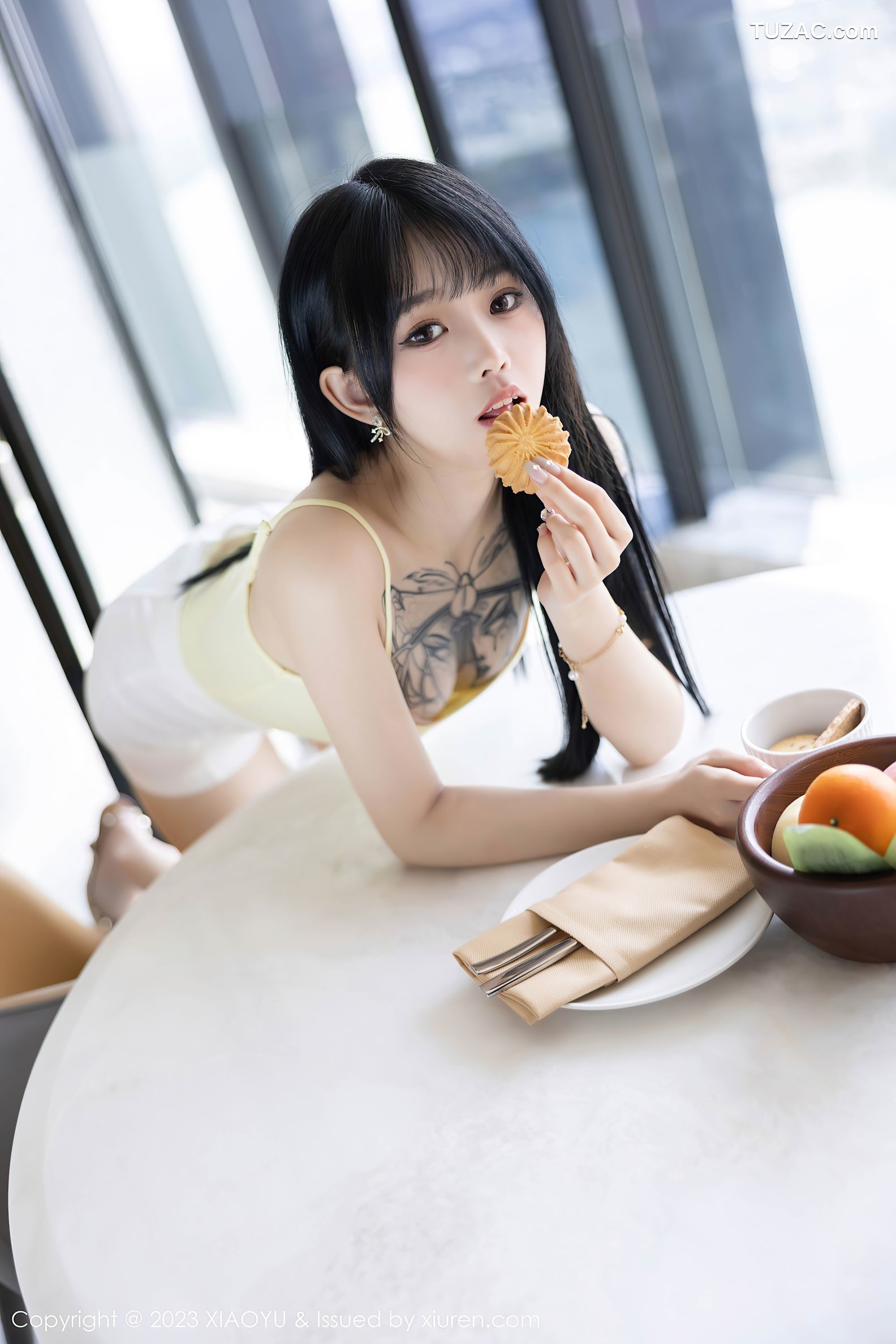 XiaoYu语画界-1047-奶瓶-黑抹胸黑牛仔裤蛋黄色吊带黑透视睡衣-2023.06.12