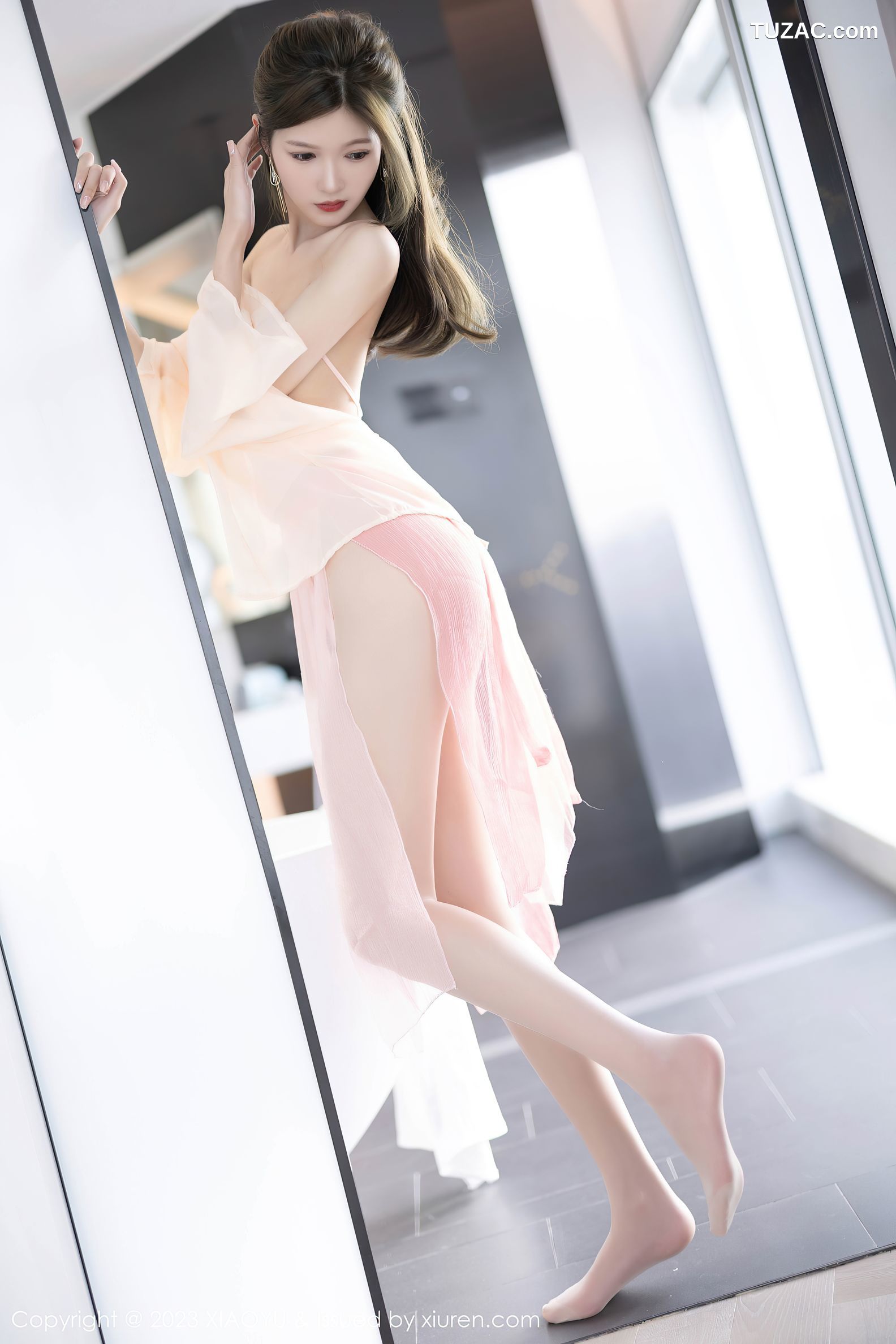 XiaoYu语画界-1050-程程程-白色吊带裙红色薄纱淡粉肚兜-2023.06.15