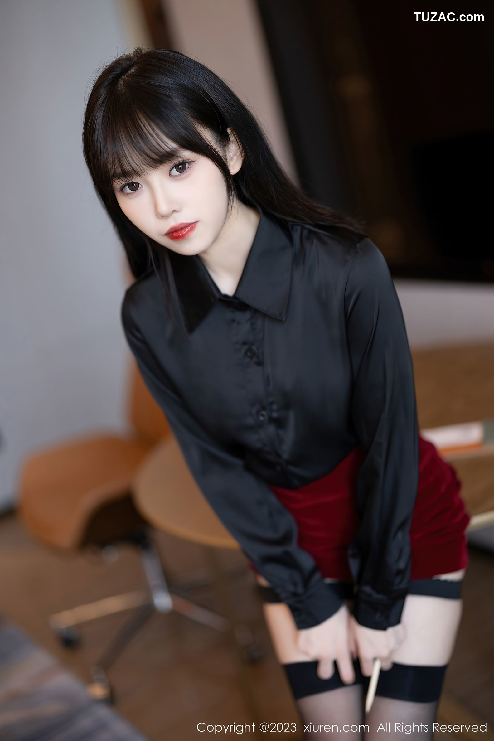 XiaoYu语画界-1063-奶瓶-黑衬衫红短裙黑丝红蕾丝内衣-2023.07.05