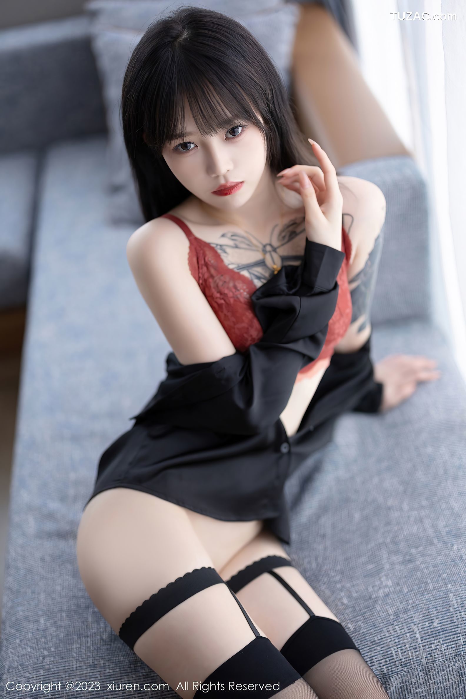 XiaoYu语画界-1063-奶瓶-黑衬衫红短裙黑丝红蕾丝内衣-2023.07.05