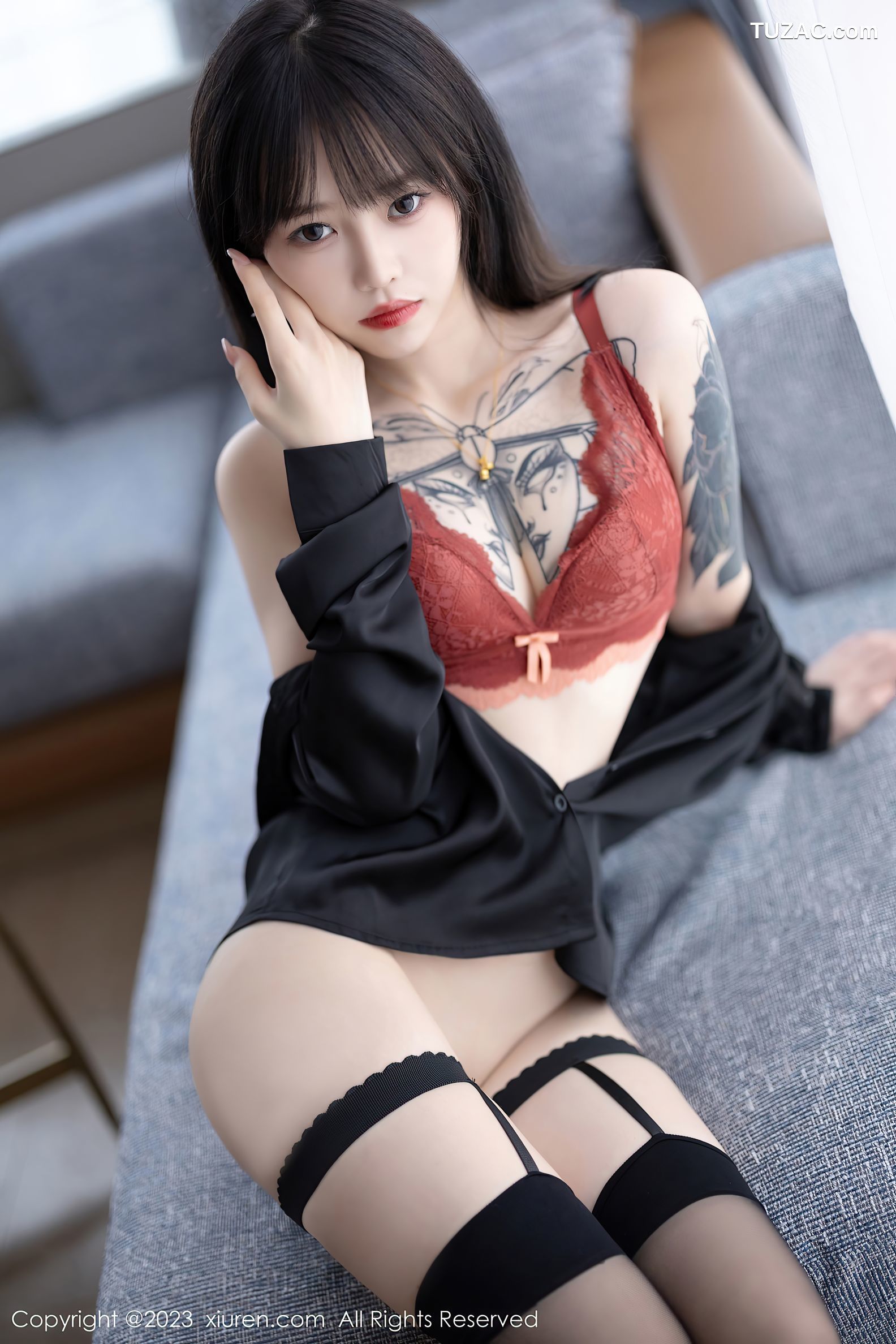 XiaoYu语画界-1063-奶瓶-黑衬衫红短裙黑丝红蕾丝内衣-2023.07.05