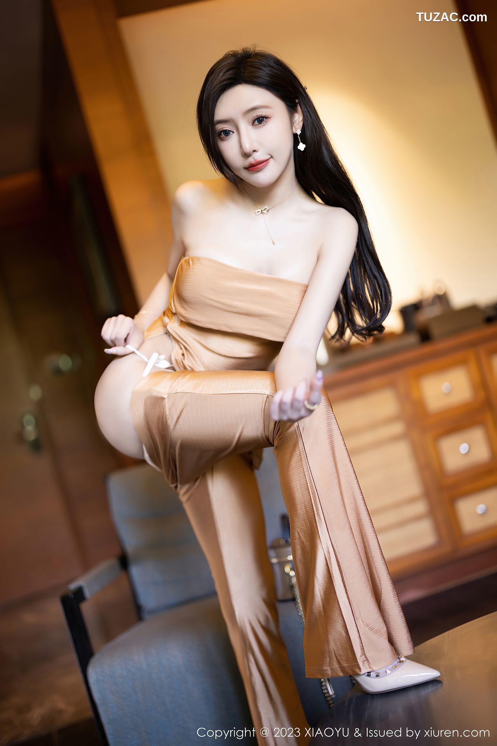 XiaoYu语画界-1079-王馨瑶yanni-贵州旅拍-金色抹胸长裤白蕾丝内衣-2023.07.27