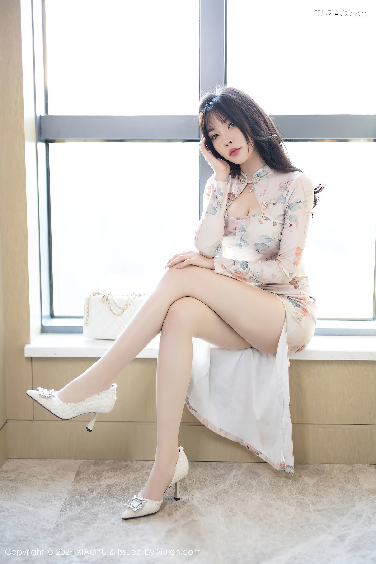 XiaoYu语画界-1199-徐莉芝Booty-白色印花旗袍灰色针织内衣灰丝-2024.02.05