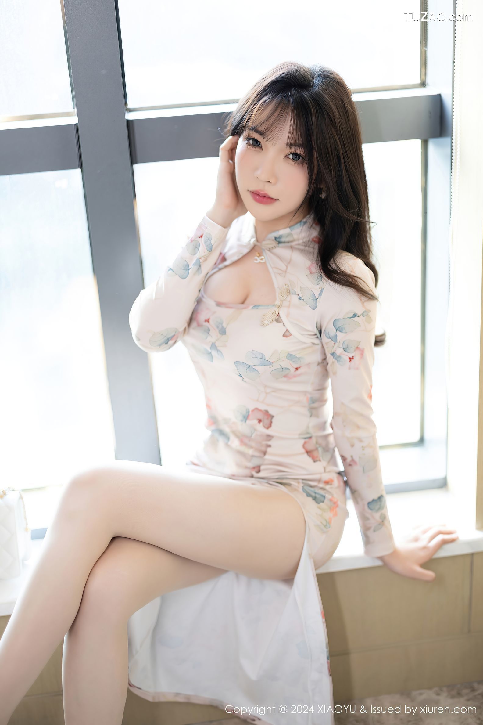 XiaoYu语画界-1199-徐莉芝Booty-白色印花旗袍灰色针织内衣灰丝-2024.02.05