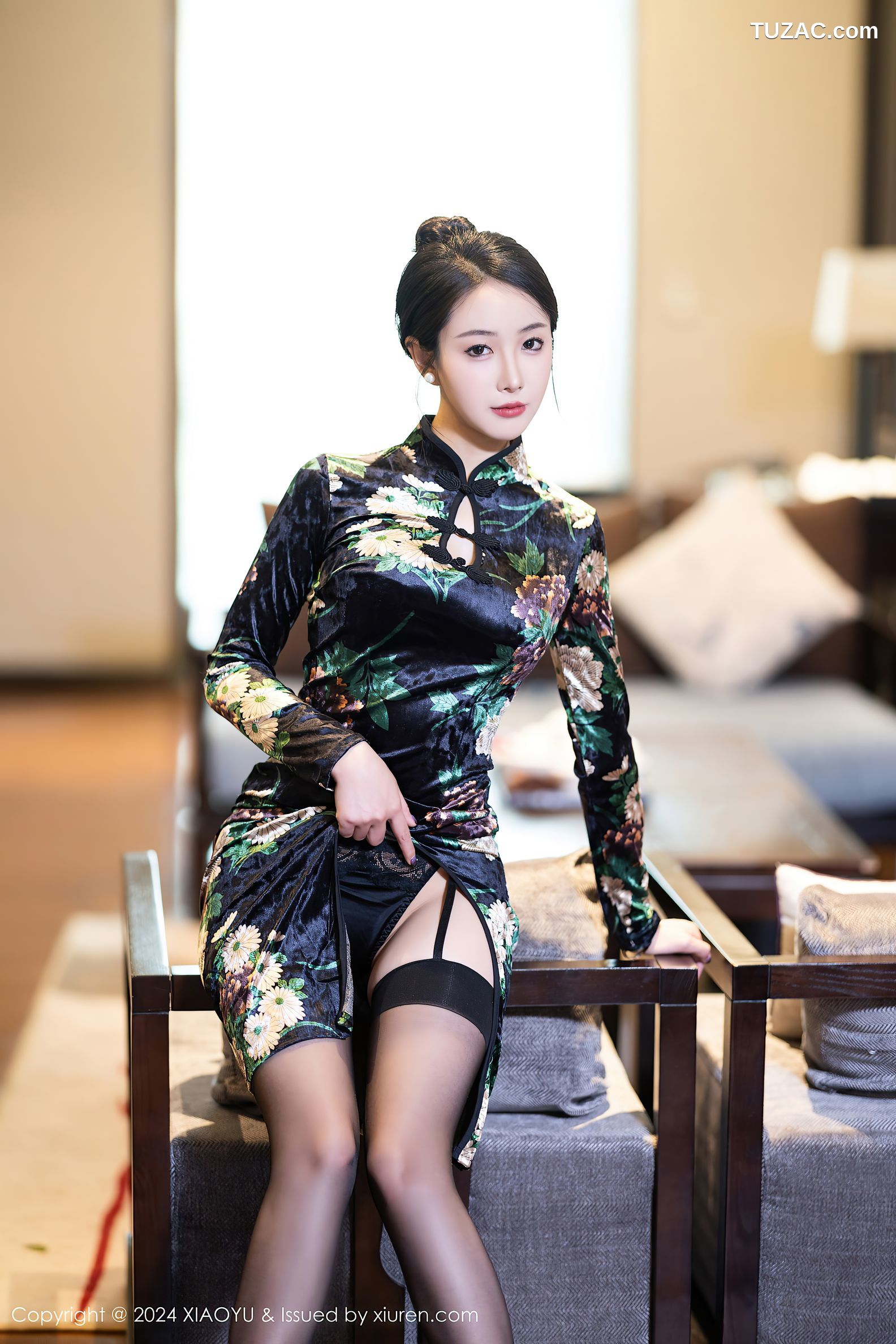 XiaoYu语画界-1218-苏苏阿-深色印花旗袍黑蕾丝内衣黑丝-2024.03.12