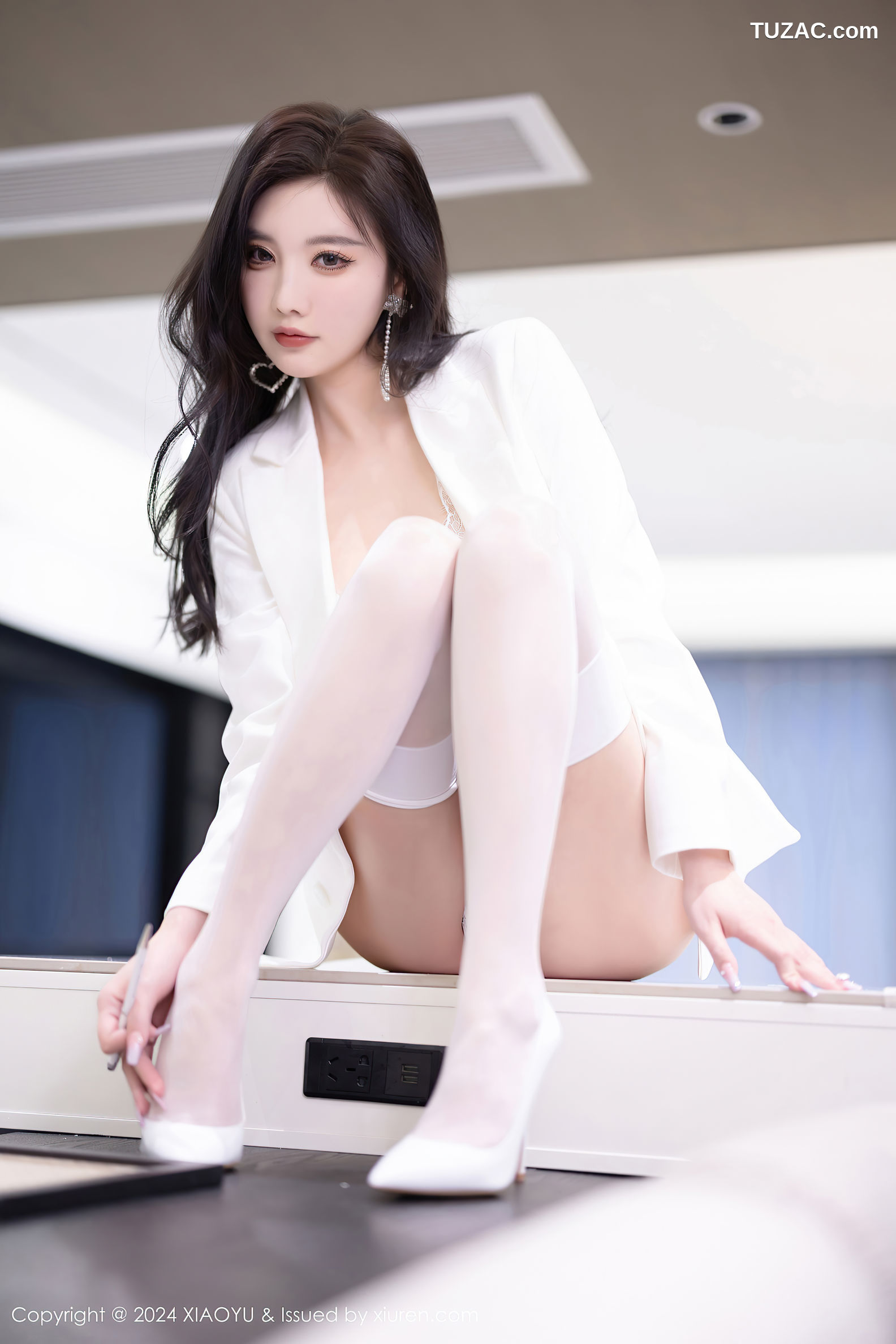 XiaoYu语画界-1238-杨晨晨Yome-哈尔滨旅拍-OL白外套白色蕾丝透视内衣-2024.04.26