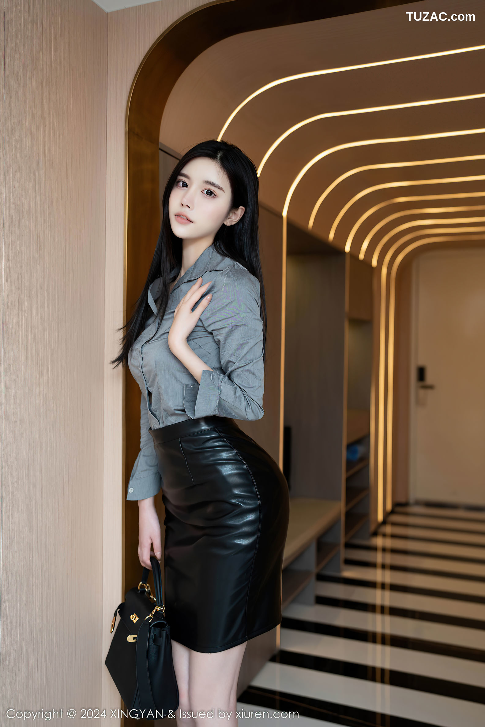 XingYan星颜社-288-Erikaki-OL灰衬衫黑皮裙浴室爆乳-2024.11.22