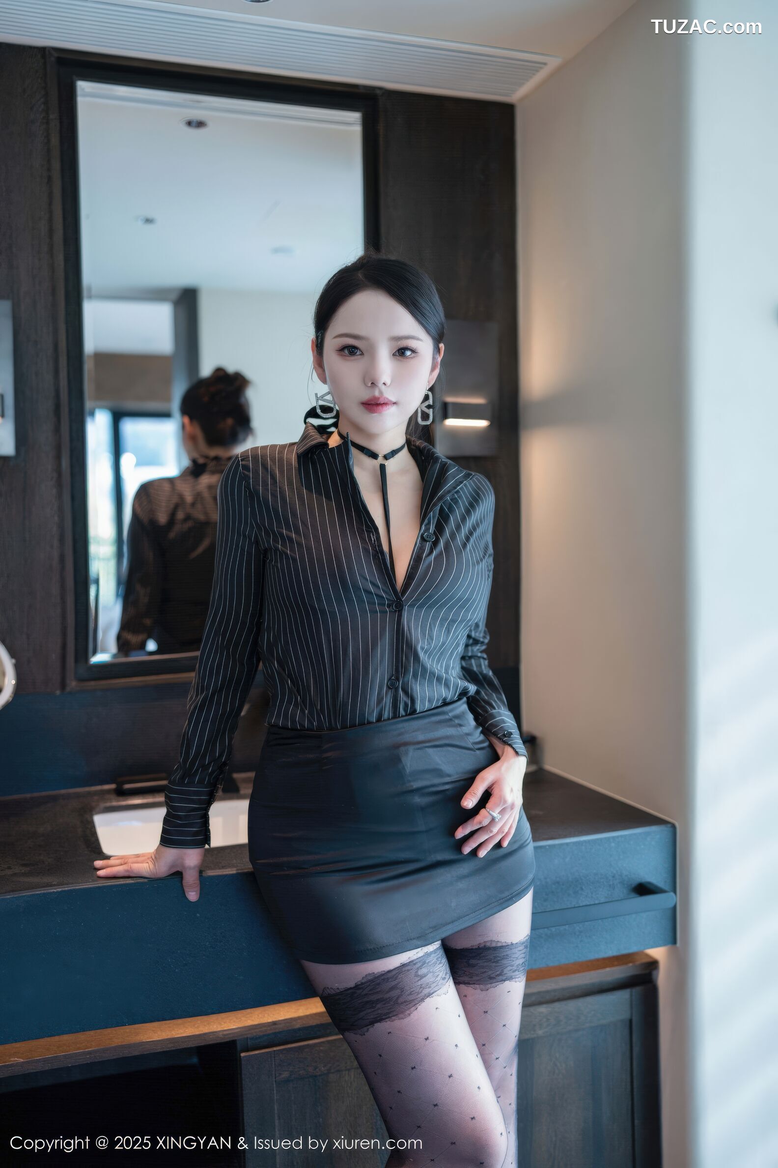 XingYan星颜社-433-大美妞儿-OL黑色条纹衬衫短裙黑丝鲜花内衣爆乳-2025.11.25