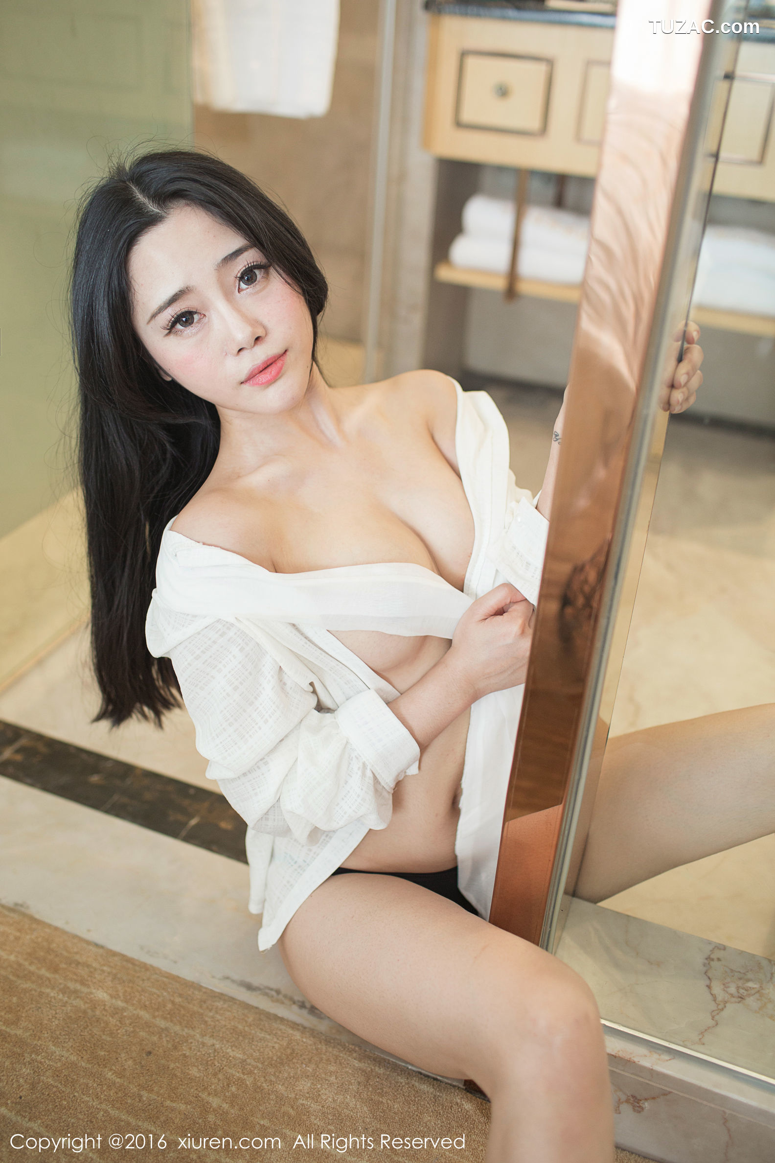 XiuRen秀人网-519-兜豆靓-《迷彩服-浴室系列》-2016.05.04