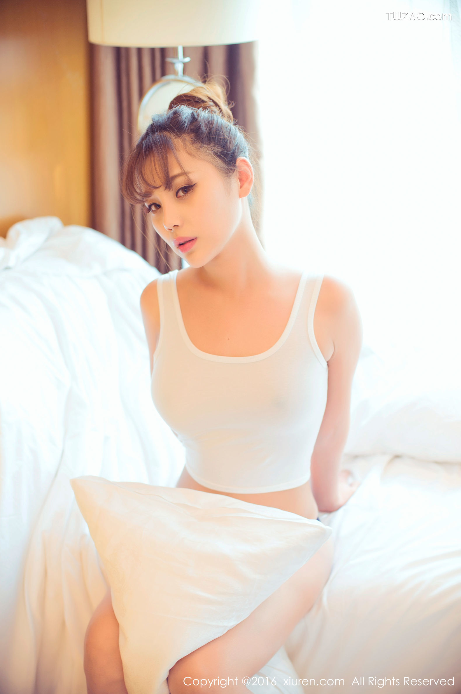 XiuRen秀人网-633-周予然-《高叉泳衣-爆乳内衣-高跟美腿-白色超短工字背心装》-2016.11.10