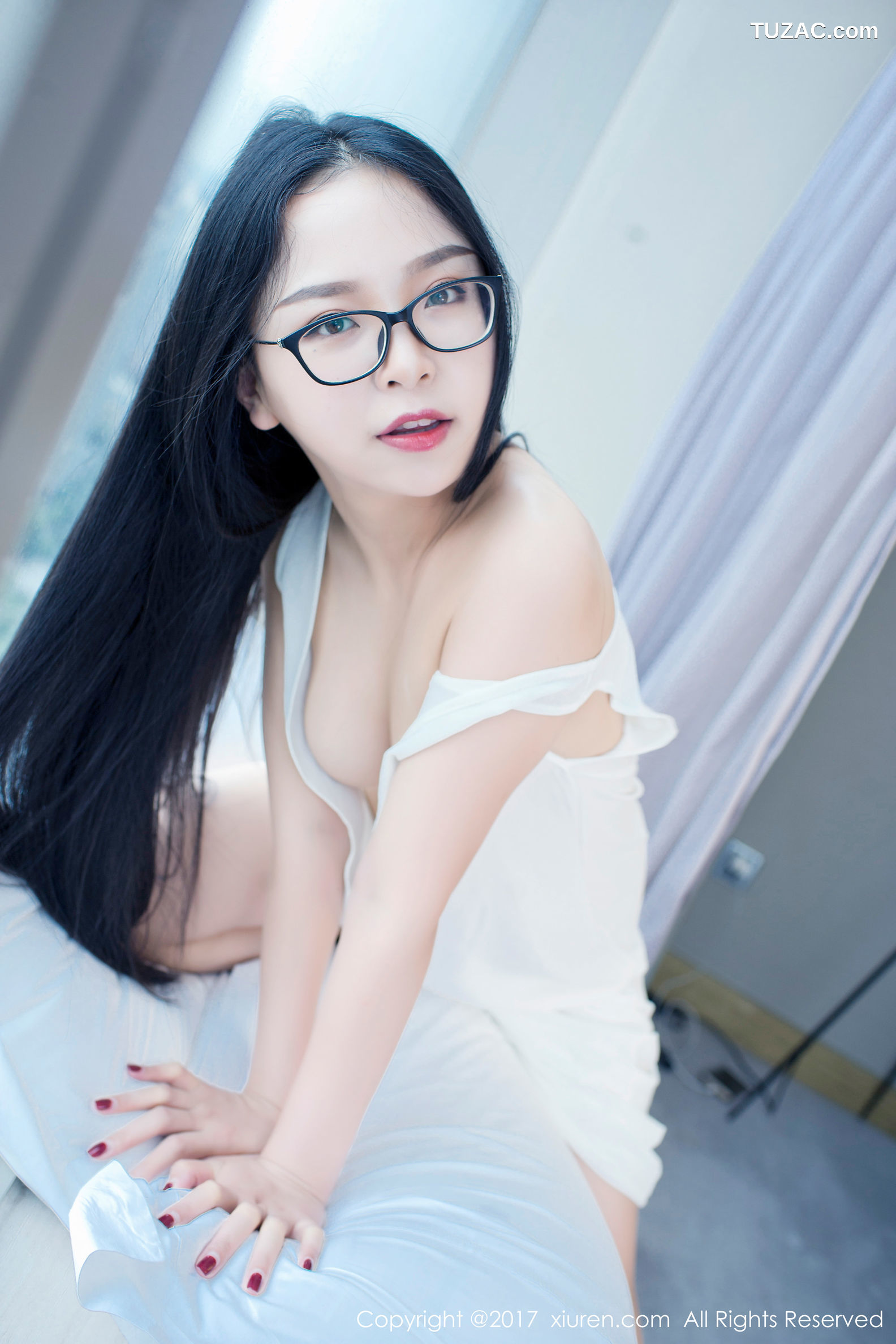 XiuRen秀人网-772-花花李-智齿小模特-《深V连衣裙-死库水》-2017.06.19