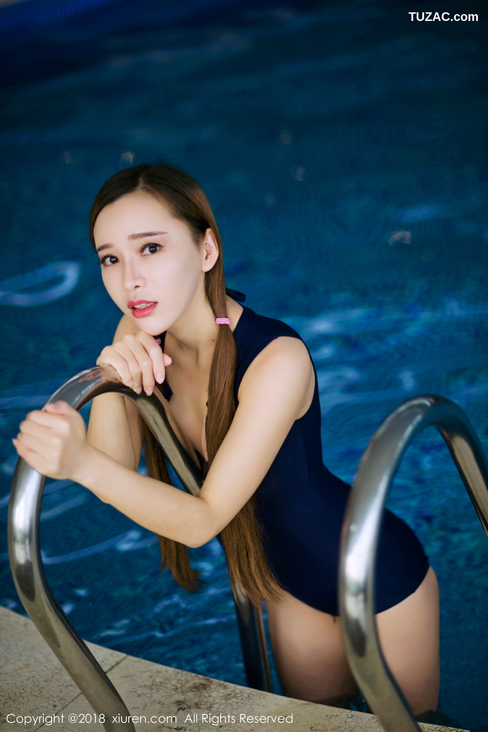 XiuRen秀人网-1022-艾小青-《白色羽毛-泳池比基尼》-2018.05.21