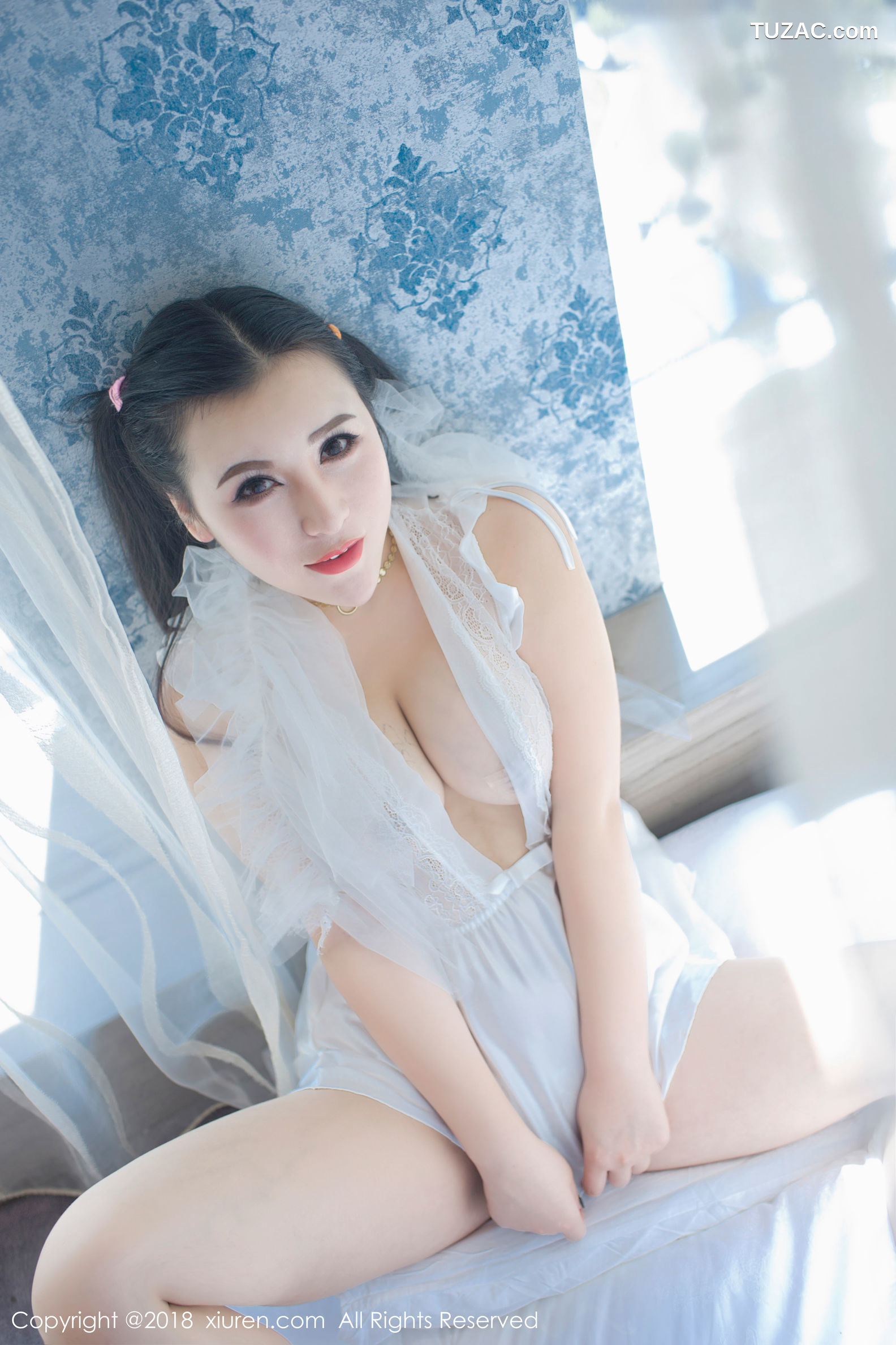 XiuRen秀人网-1034-Model伊若-《蕾丝开胸睡衣和蓝色死库水》-2018.06.04