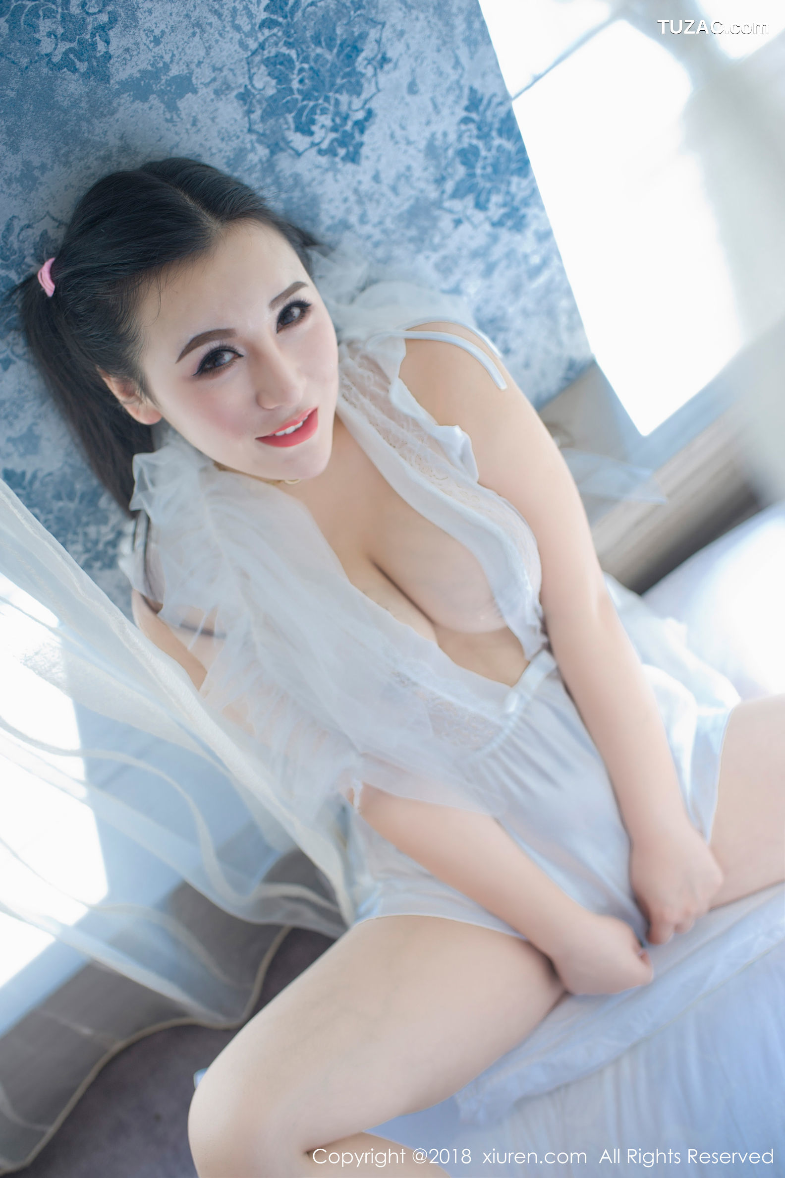 XiuRen秀人网-1034-Model伊若-《蕾丝开胸睡衣和蓝色死库水》-2018.06.04