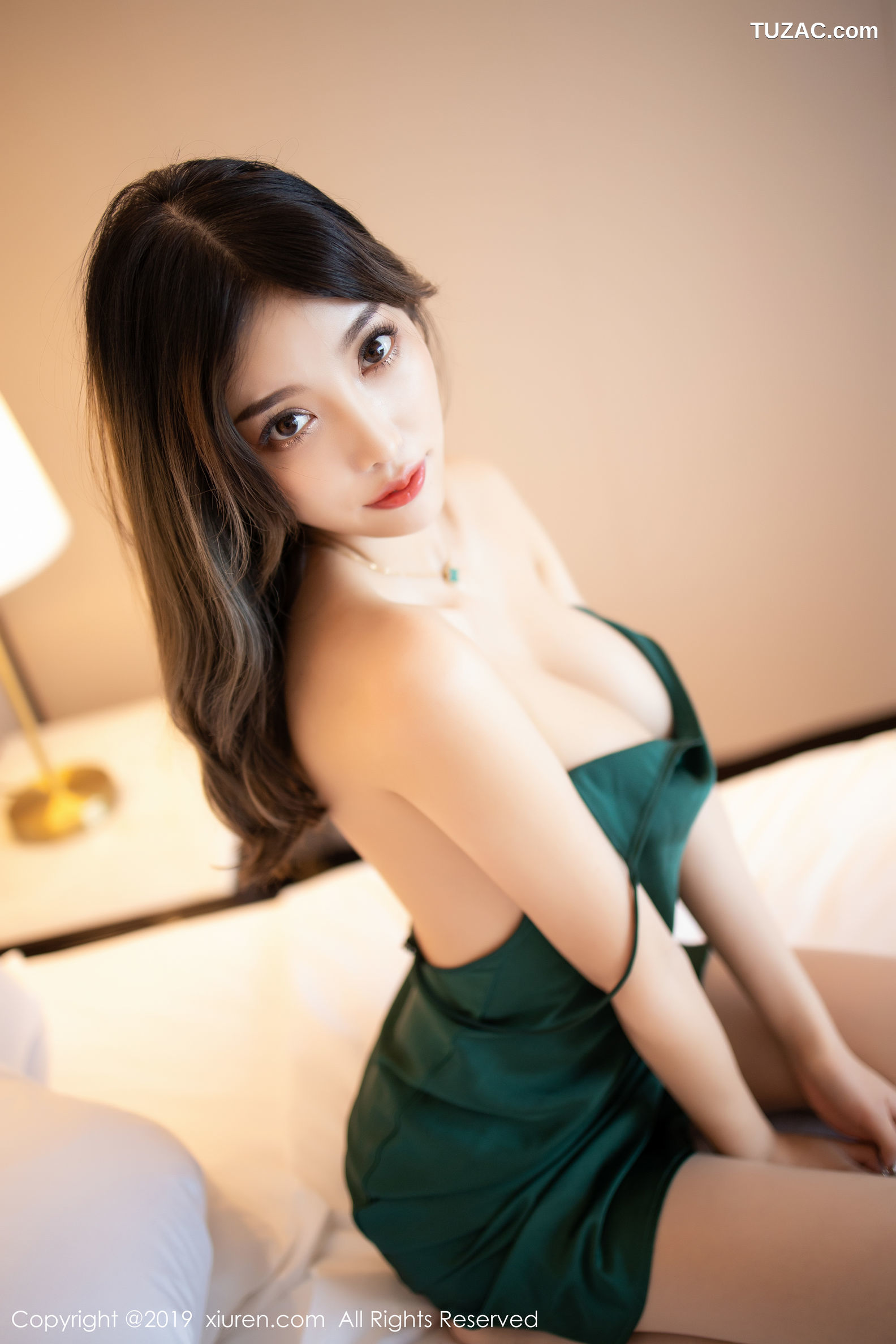 XiuRen秀人网-1567-杨晨晨-《灵动销魂的丝袜美腿魅惑》-2019.07.23