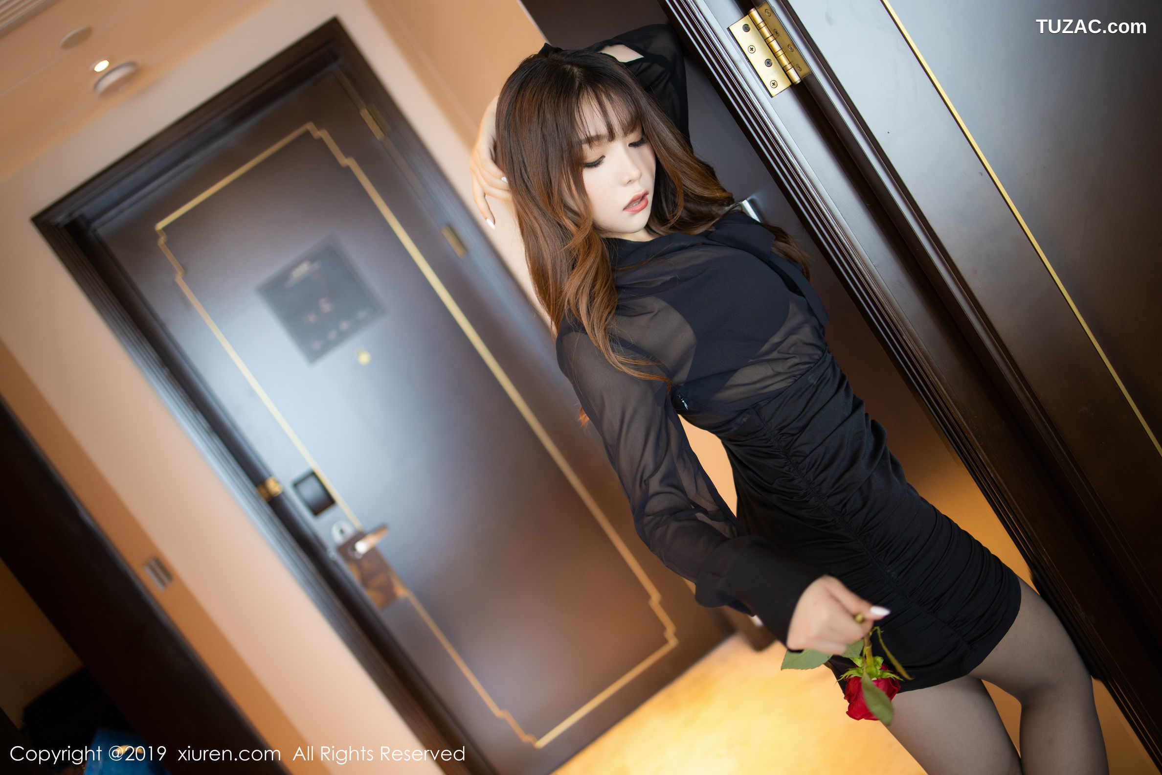 XiuRen秀人网-1579-芝芝-《性感翘臀福利》-2019.07.29