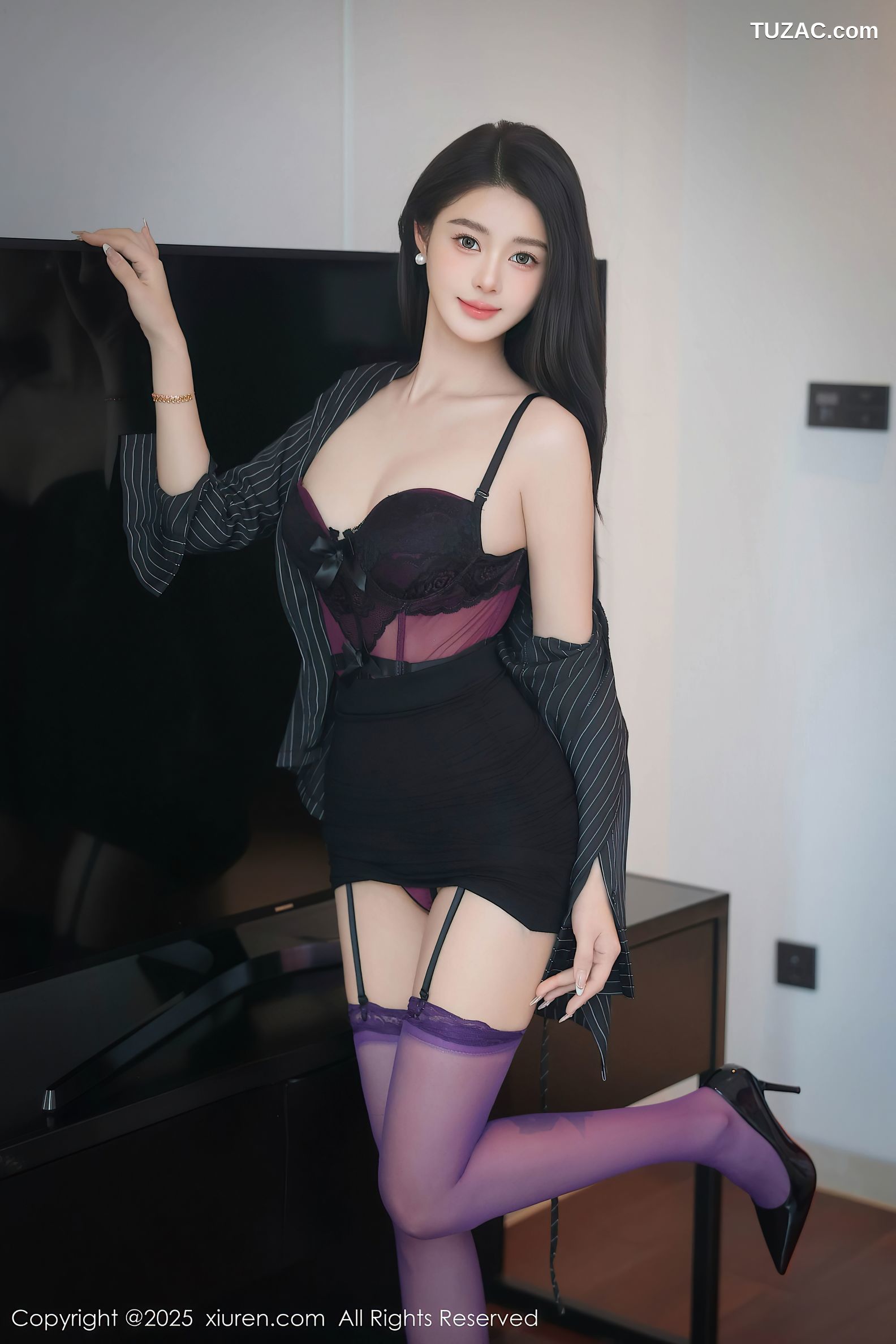 XiuRen秀人网-10053-Candy糖糖-黑色条纹外套紫色内衣丁字裤爆乳-2025.03.21