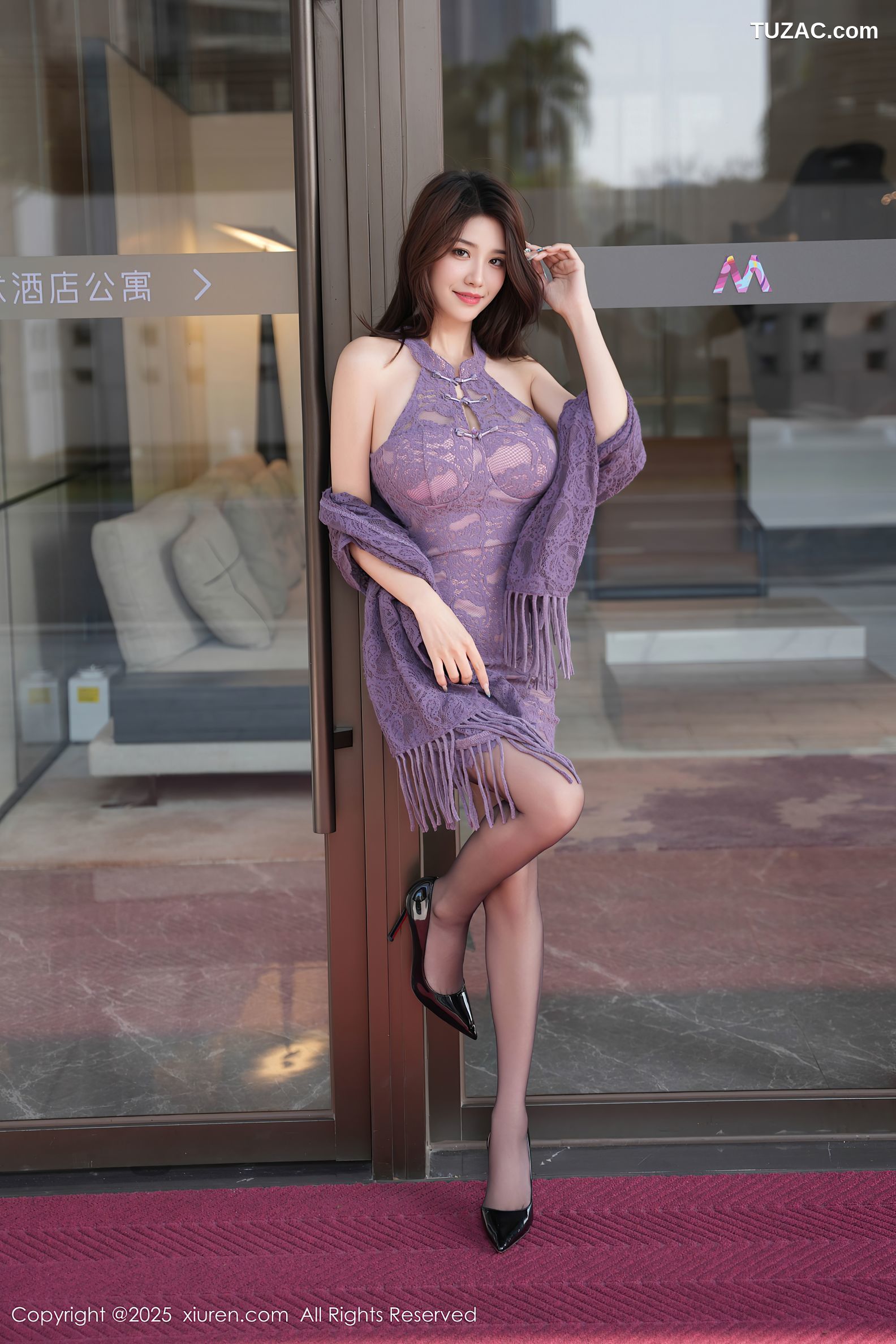 XiuRen秀人网-10111-Well11-街拍紫色连衣短裙黑丝爆乳-2025.04.03