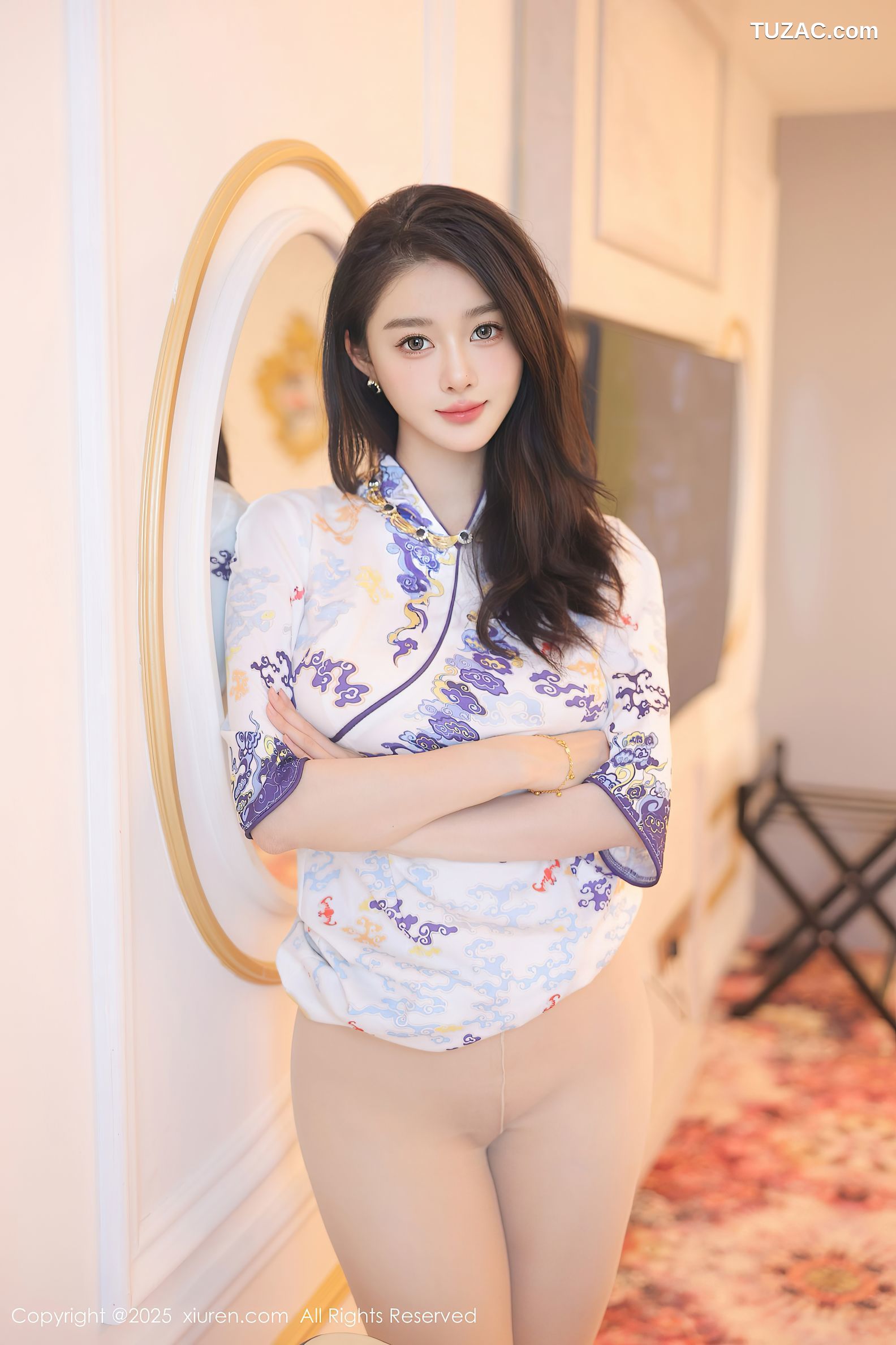 XiuRen秀人网-10144-Candy糖糖-白色蓝印花短旗袍肉丝爆乳-2025.04.11