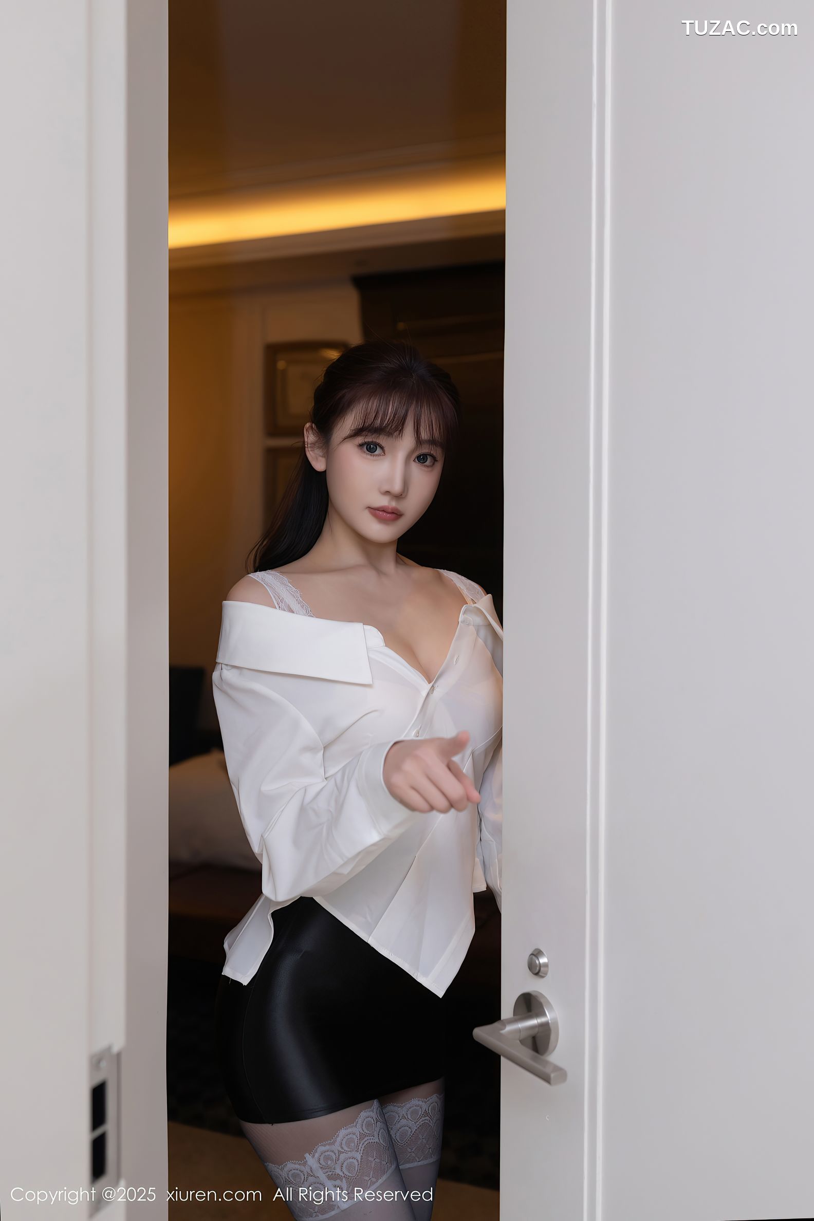 XiuRen秀人网-10166-陆萱萱-白色衬衫黑短裙黑丝-2025.04.17