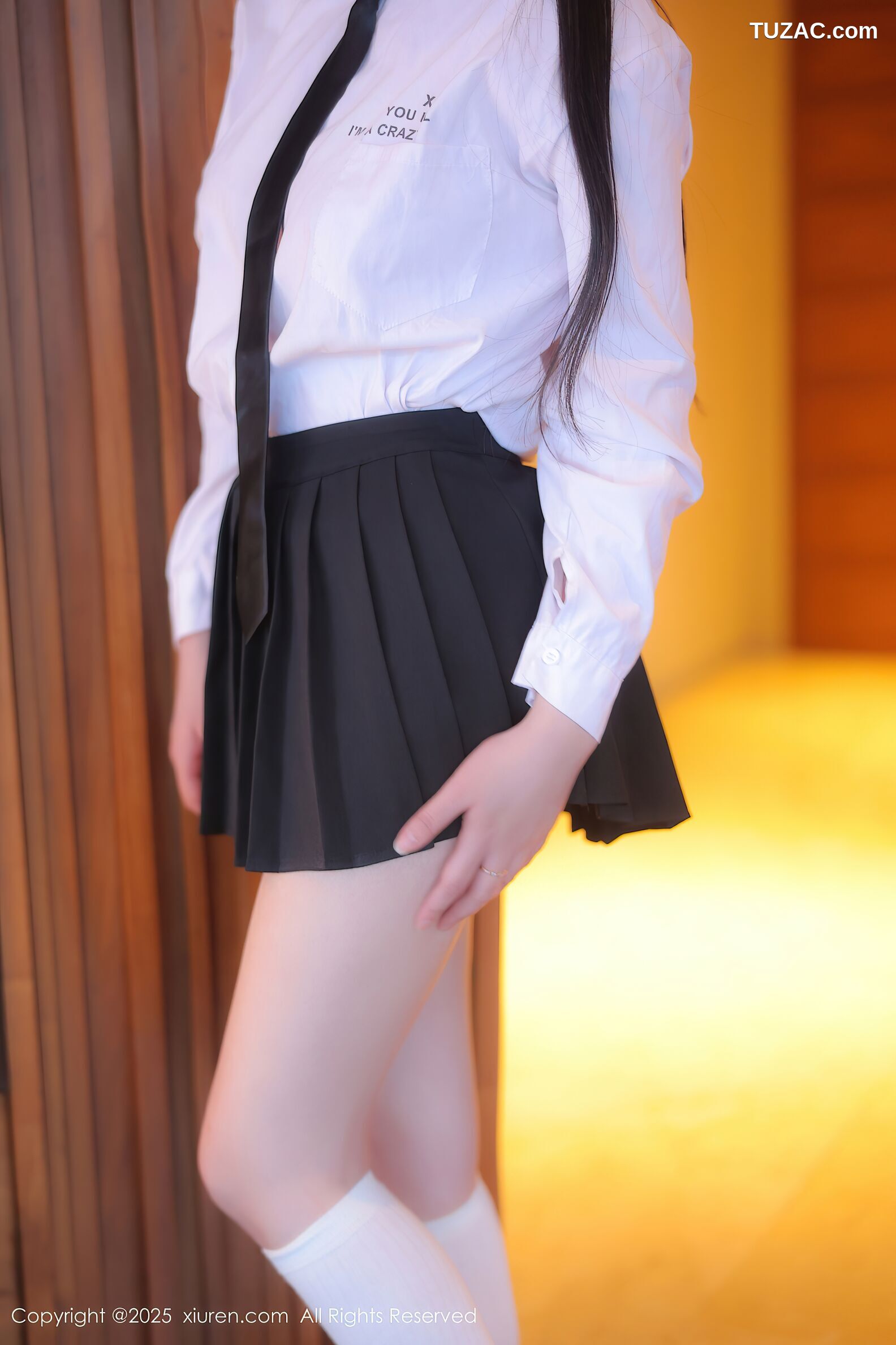 XiuRen秀人网-10335-软情-白衬衫黑短裙女生诱人白色丝袜-2025.05.28