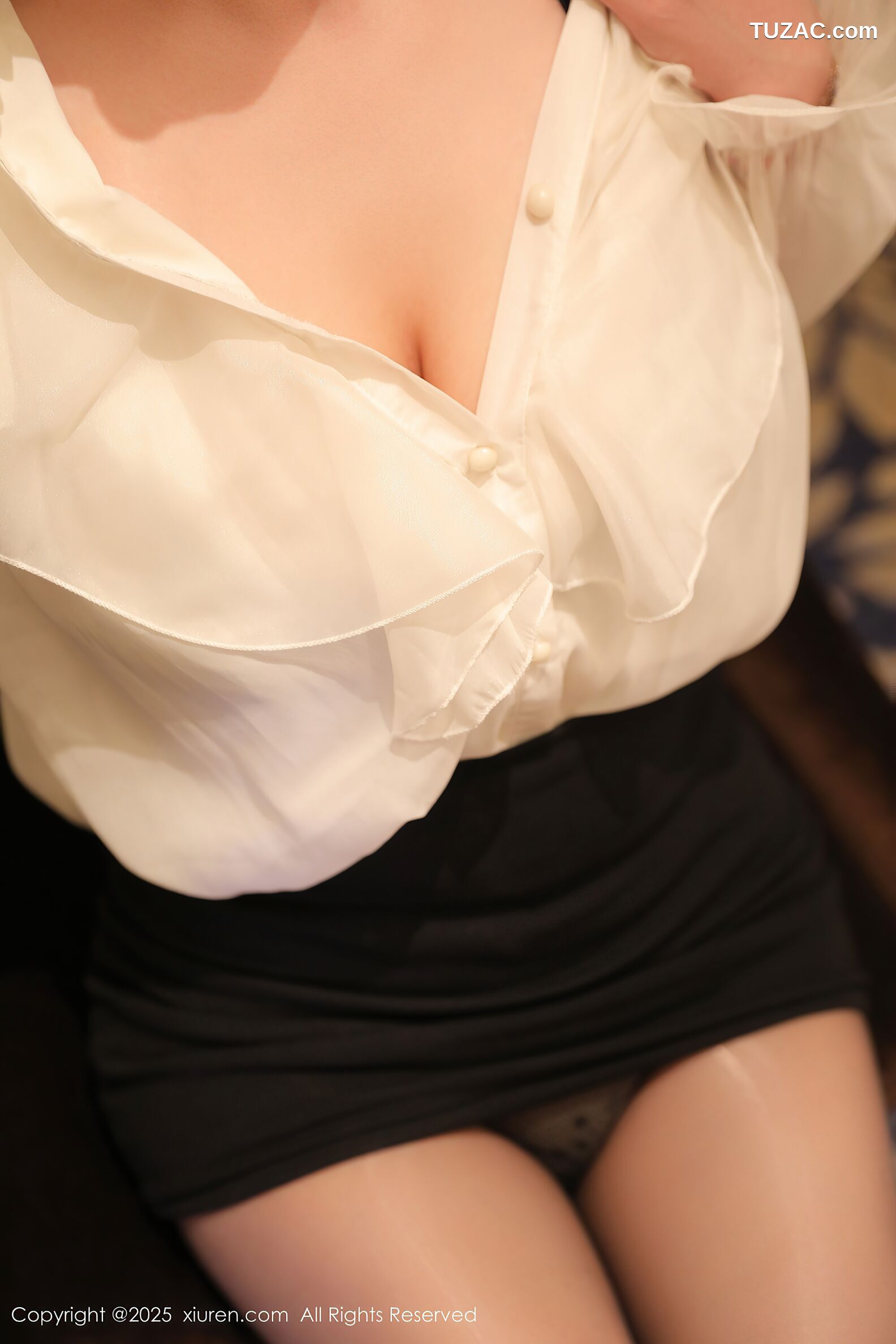 XiuRen秀人网-10342-小肉肉咪-OL白衬衫黑短裙魅惑黑丝-2025.05.29
