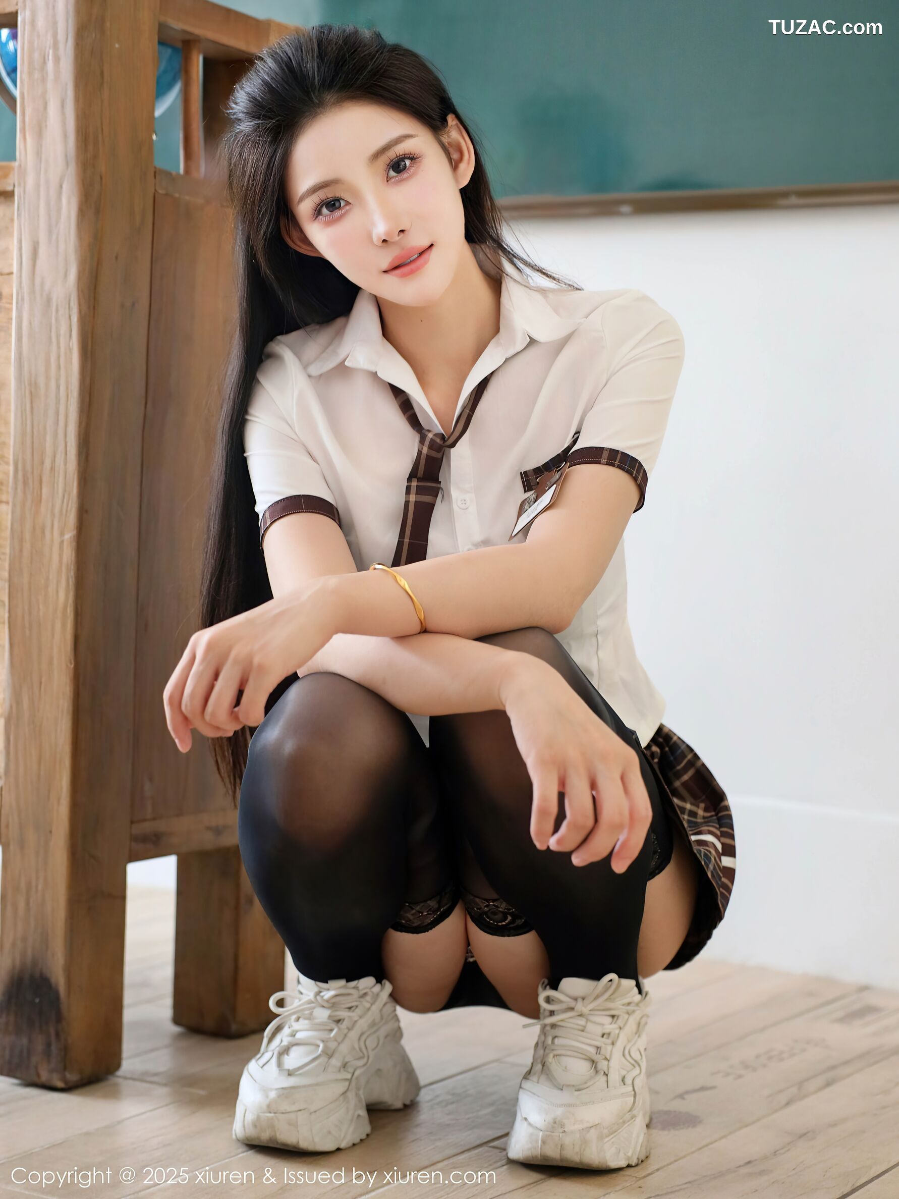 XiuRen秀人网-10512-梨霜儿-JK女学生白衬衫短裙教室场景-2025.07.04