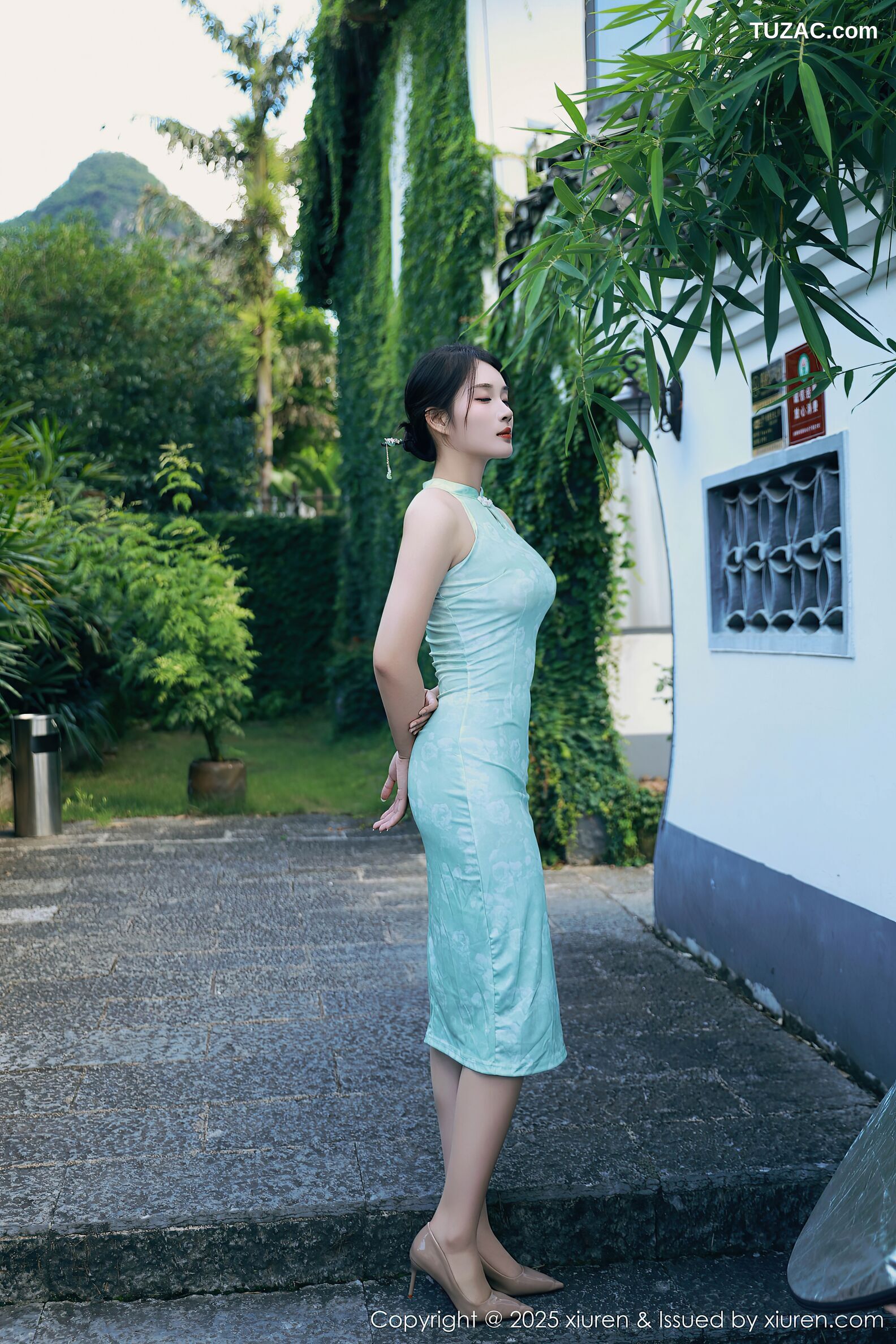 XiuRen秀人网-10538-南乔-浅绿色旗袍户外-透视白纱湿身爆乳-2025.07.11