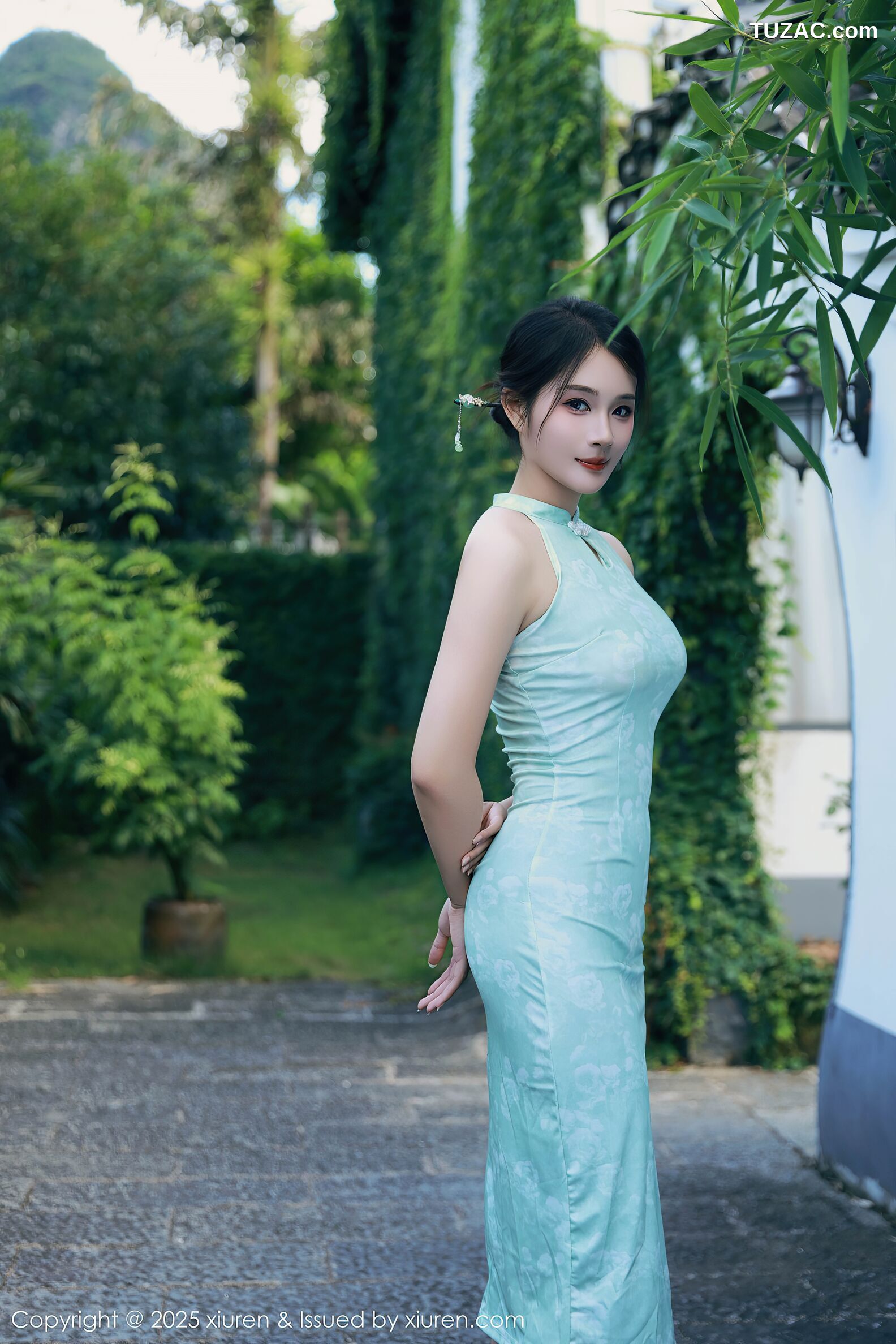 XiuRen秀人网-10538-南乔-浅绿色旗袍户外-透视白纱湿身爆乳-2025.07.11