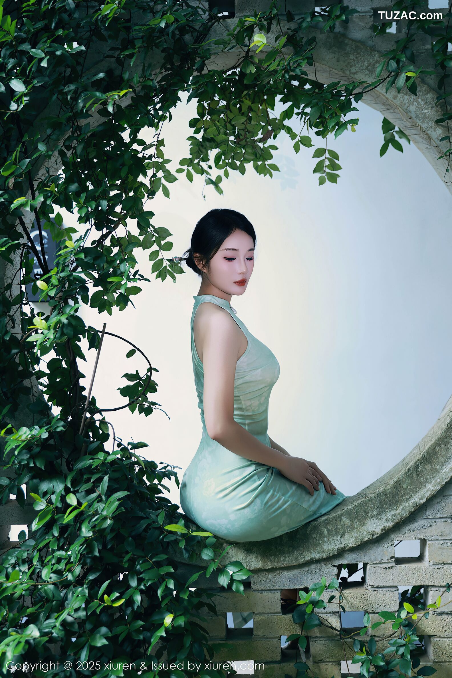 XiuRen秀人网-10538-南乔-浅绿色旗袍户外-透视白纱湿身爆乳-2025.07.11