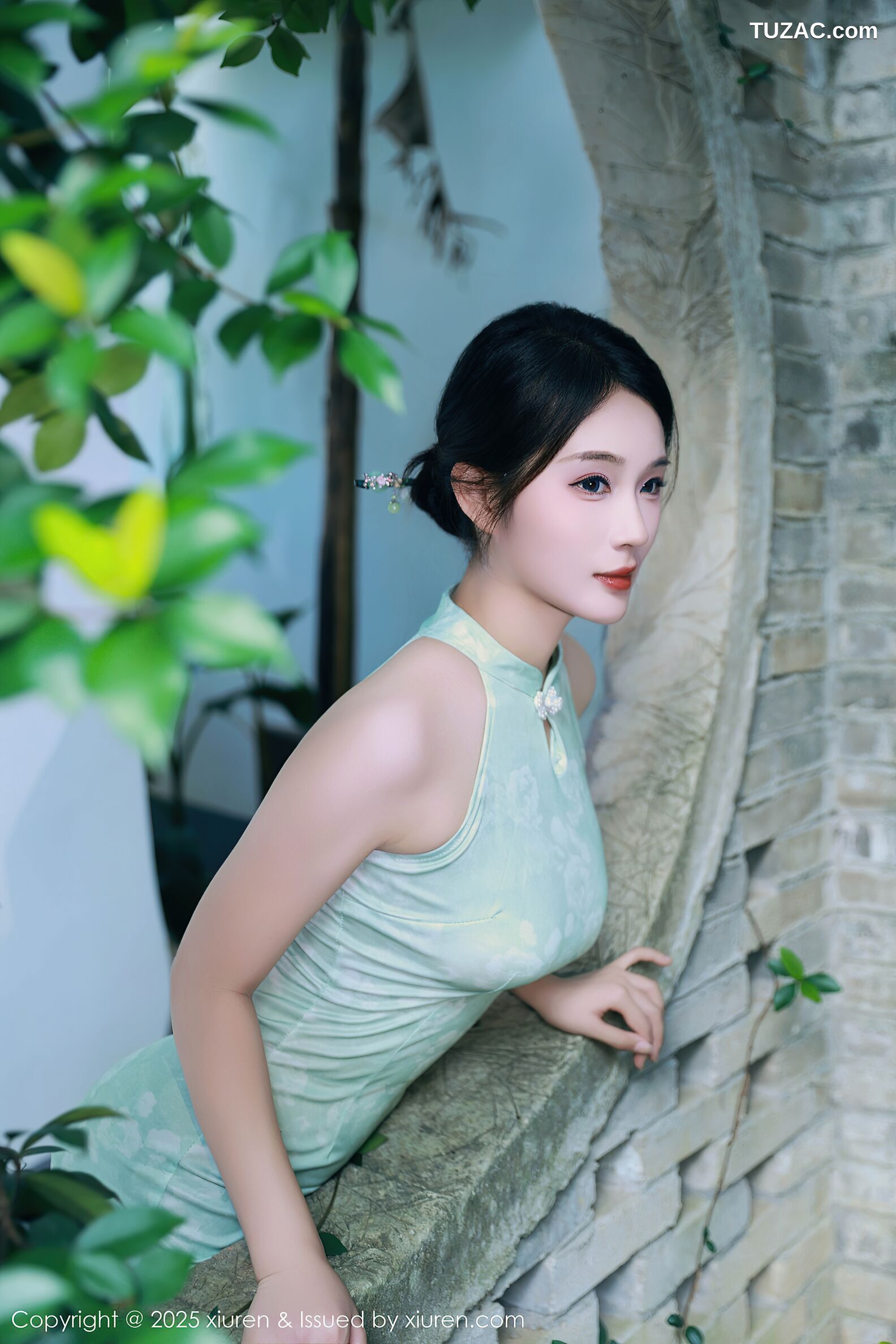 XiuRen秀人网-10538-南乔-浅绿色旗袍户外-透视白纱湿身爆乳-2025.07.11