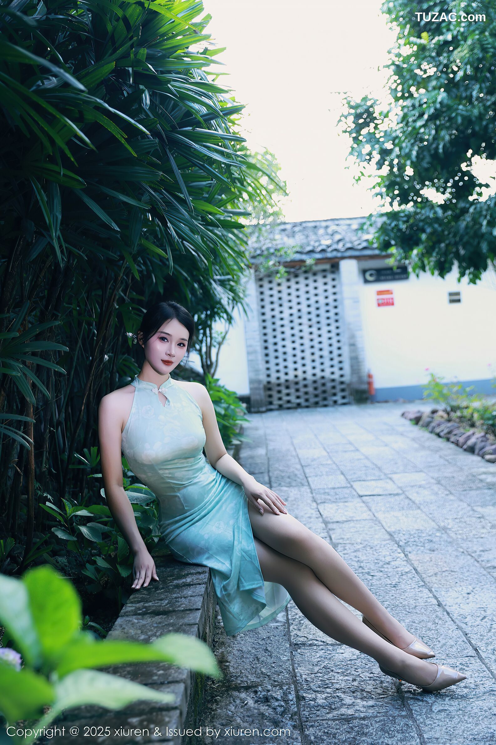 XiuRen秀人网-10538-南乔-浅绿色旗袍户外-透视白纱湿身爆乳-2025.07.11