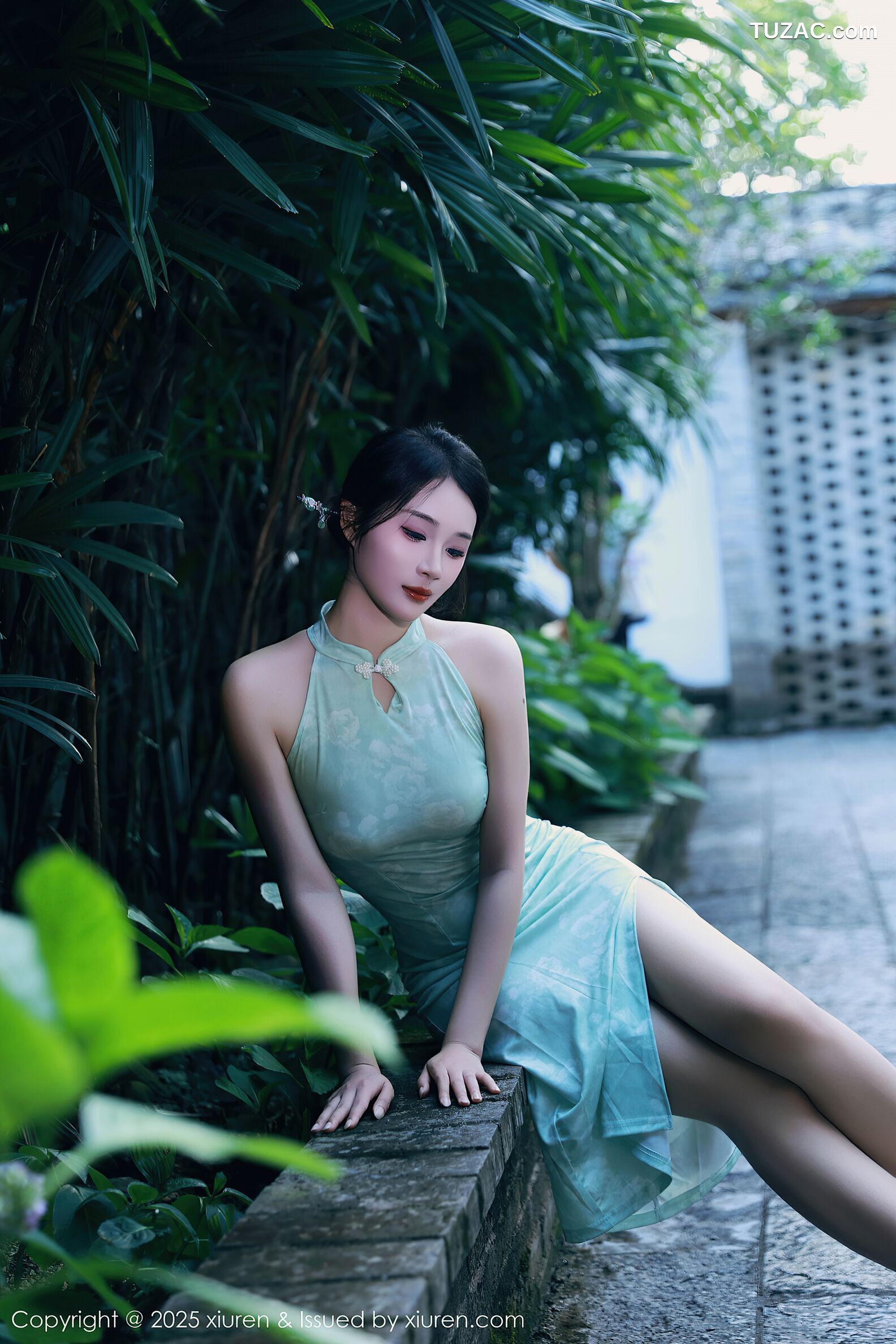 XiuRen秀人网-10538-南乔-浅绿色旗袍户外-透视白纱湿身爆乳-2025.07.11