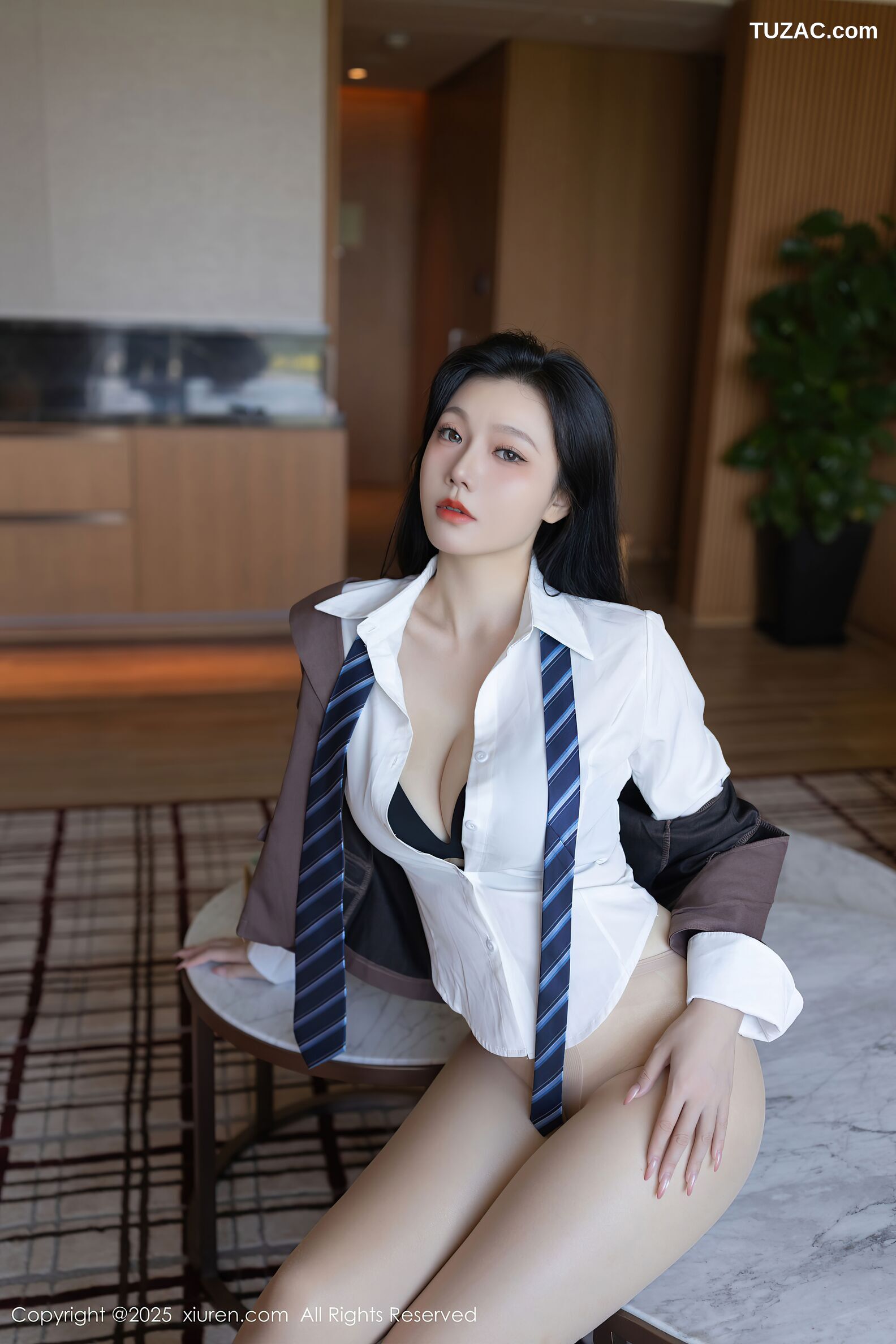 XiuRen秀人网-10571-安然anran-褐色裙装制服白衬衫爆乳肉丝-2025.07.22