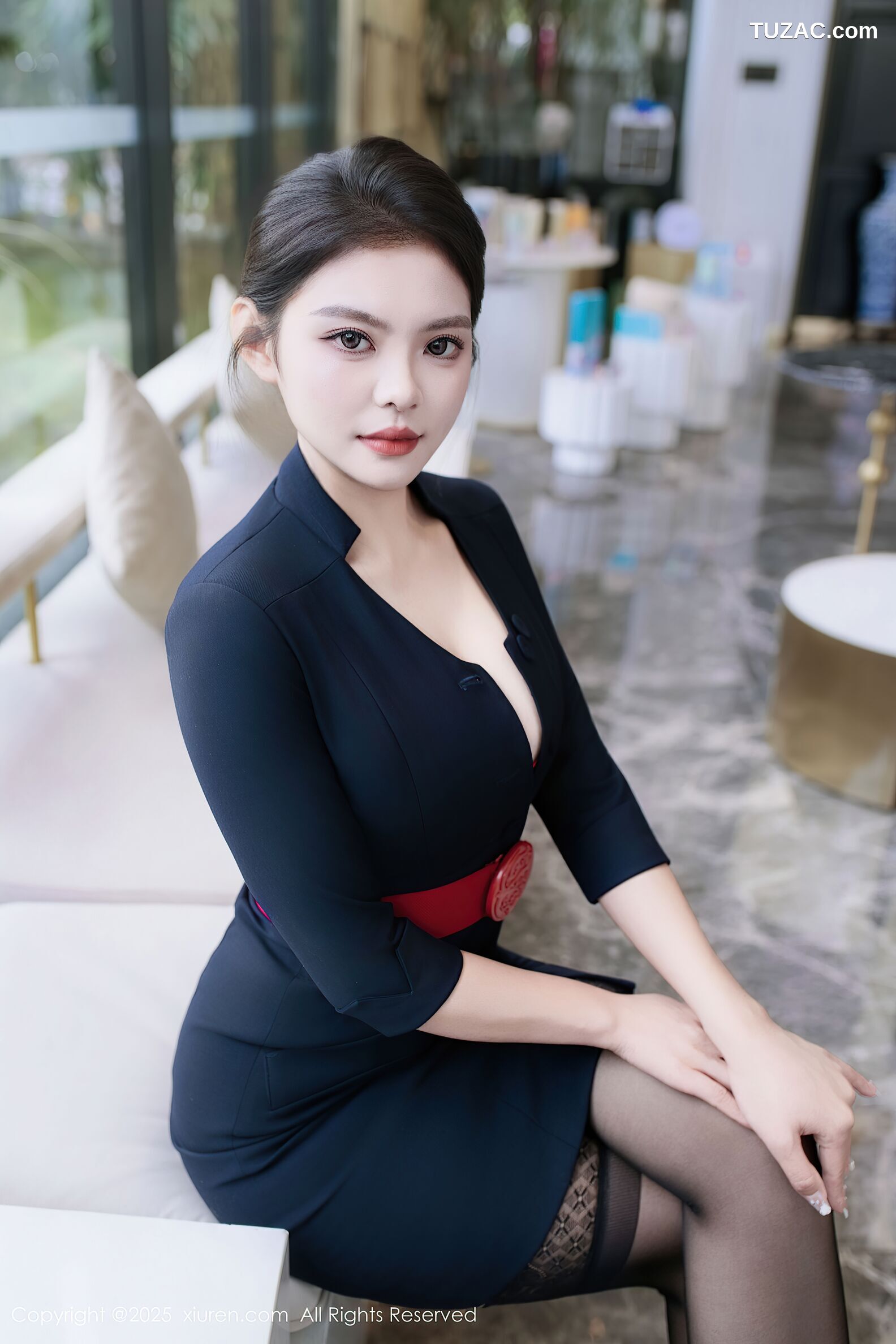 XiuRen秀人网-10574-冬安-深蓝色制服红色内衣黑丝-2025.07.23
