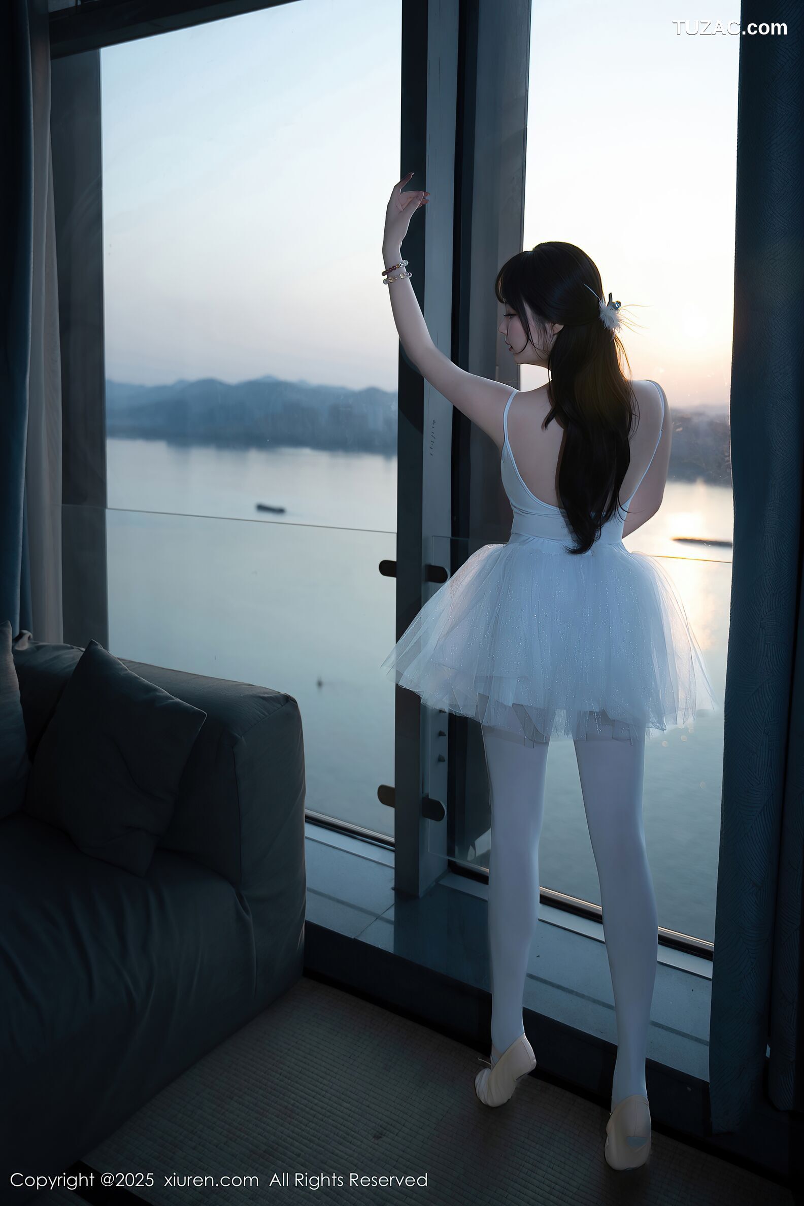XiuRen秀人网-10575-软情-白色芭蕾服爆乳白丝-2025.07.23