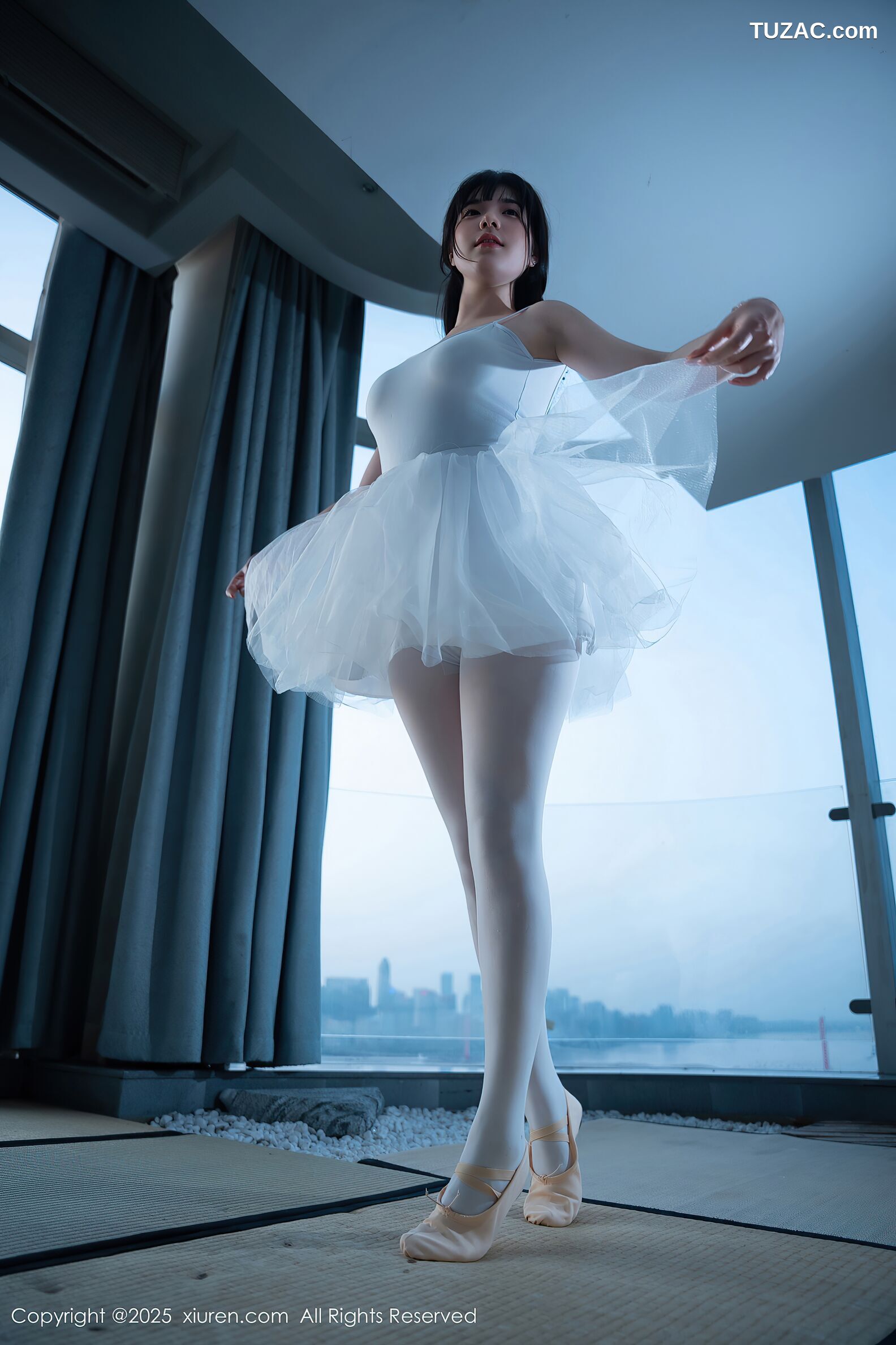 XiuRen秀人网-10575-软情-白色芭蕾服爆乳白丝-2025.07.23