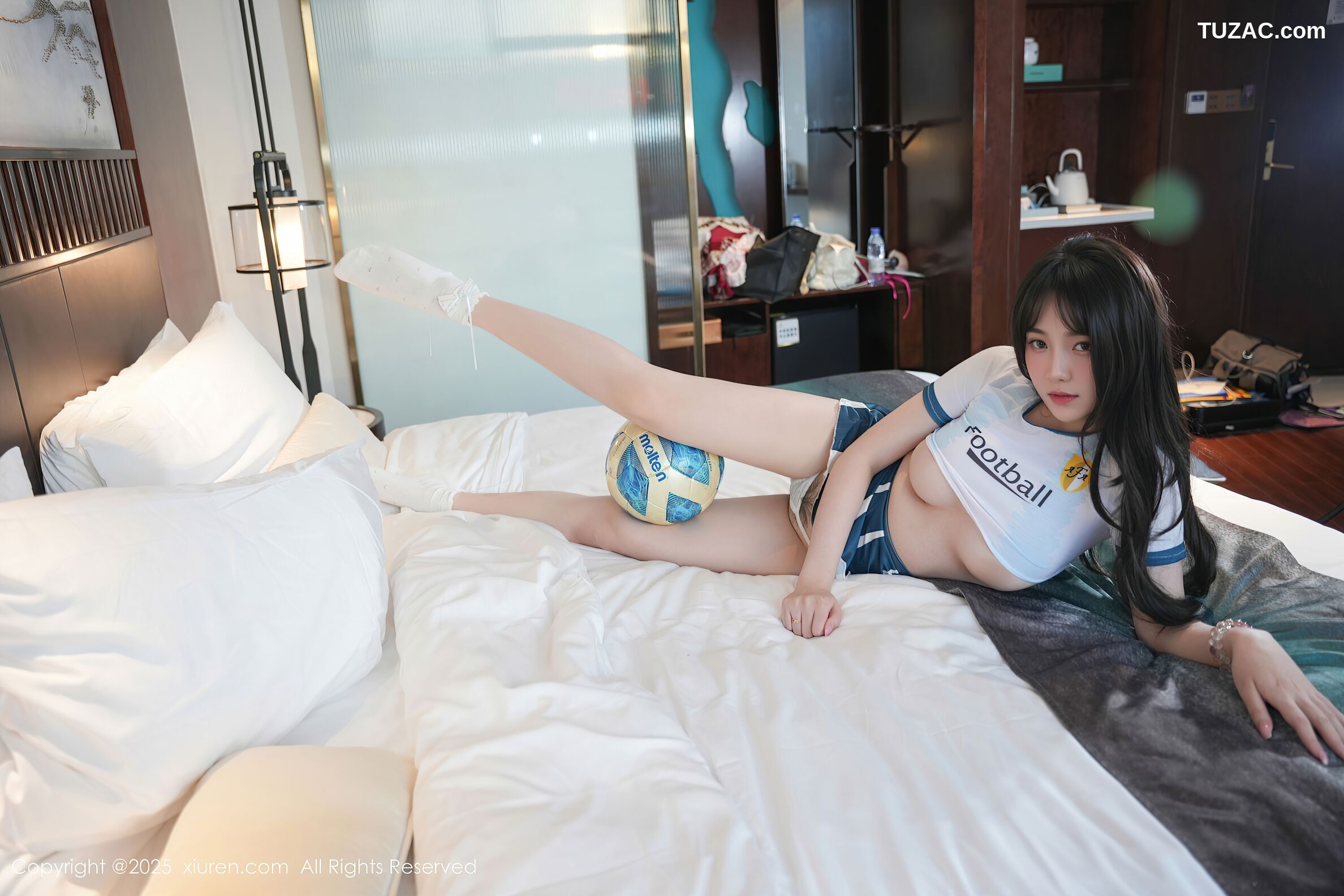 XiuRen秀人网-10606-软情-短T短裙足球宝贝-2025.07.31